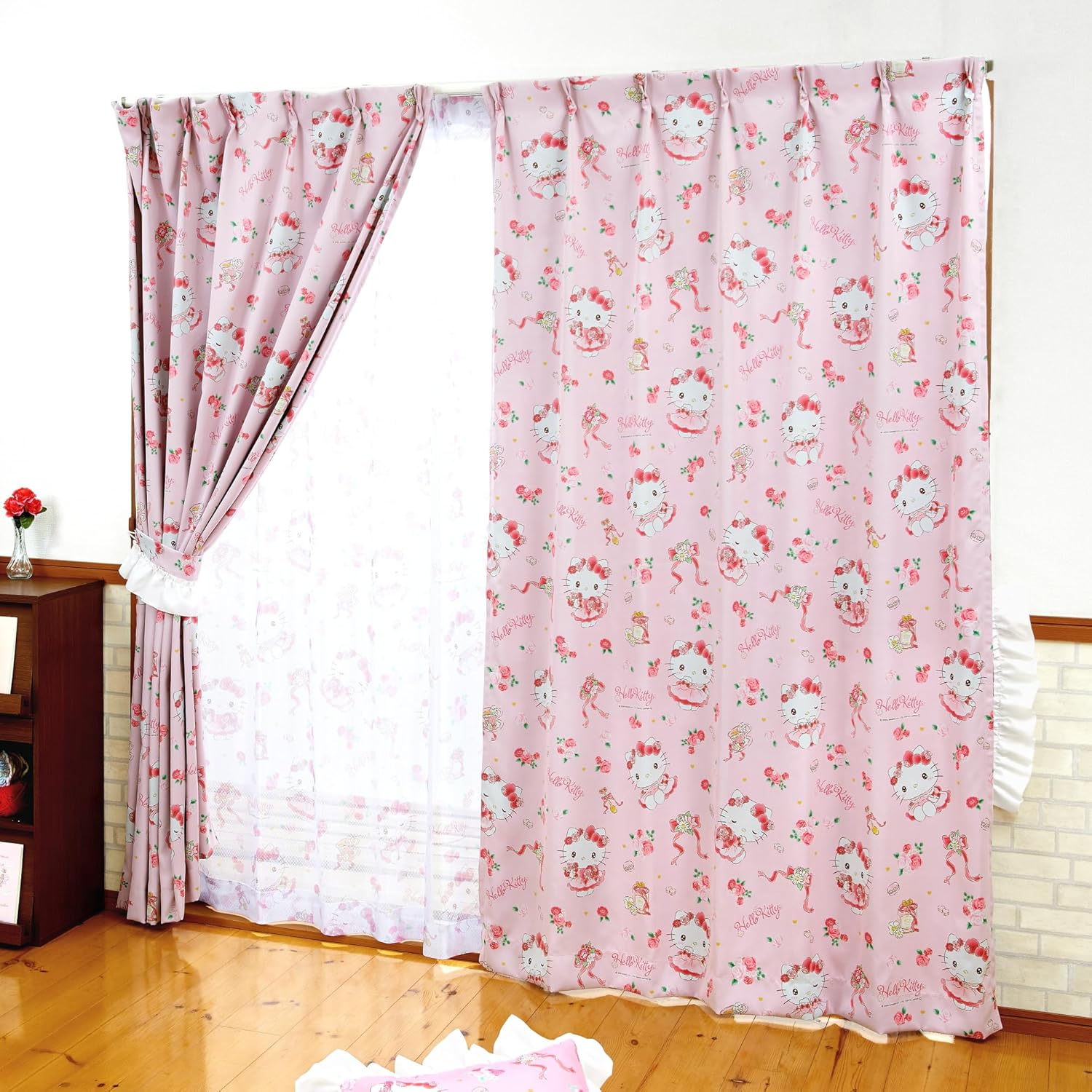 110×185】ハローキティ ドレースカーテン サンリオ(SANRIO) キティ 2級 110×185】ハローキティ ドレースカーテン サンリオ(SANRIO) キティ 2級