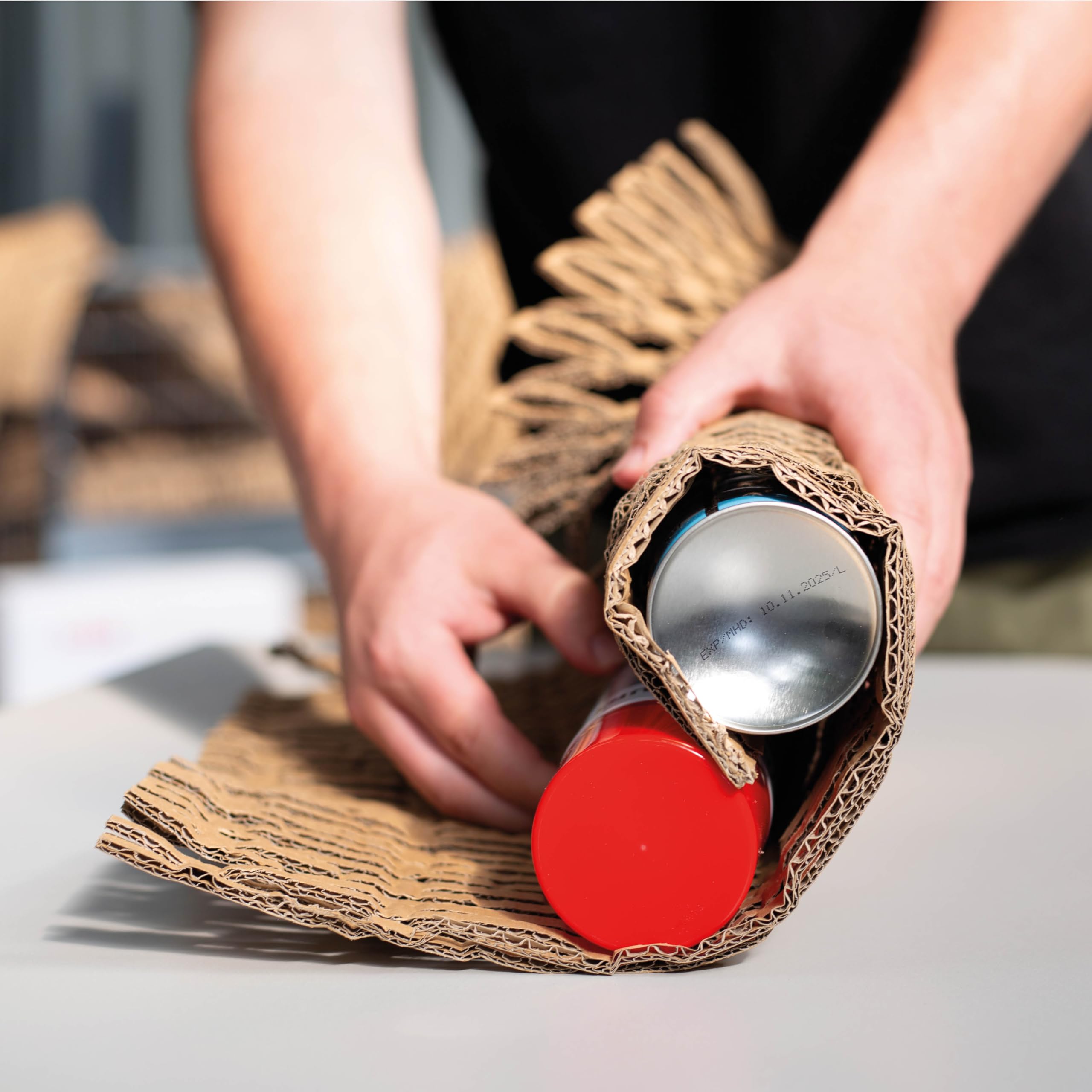 HSM ProfiPack C400 : déchiqueteuse de cartons pour Remplissage et Rembourrage avec matériel recyclé. Solution d'emballage Durable idéale pour l’entrepôt