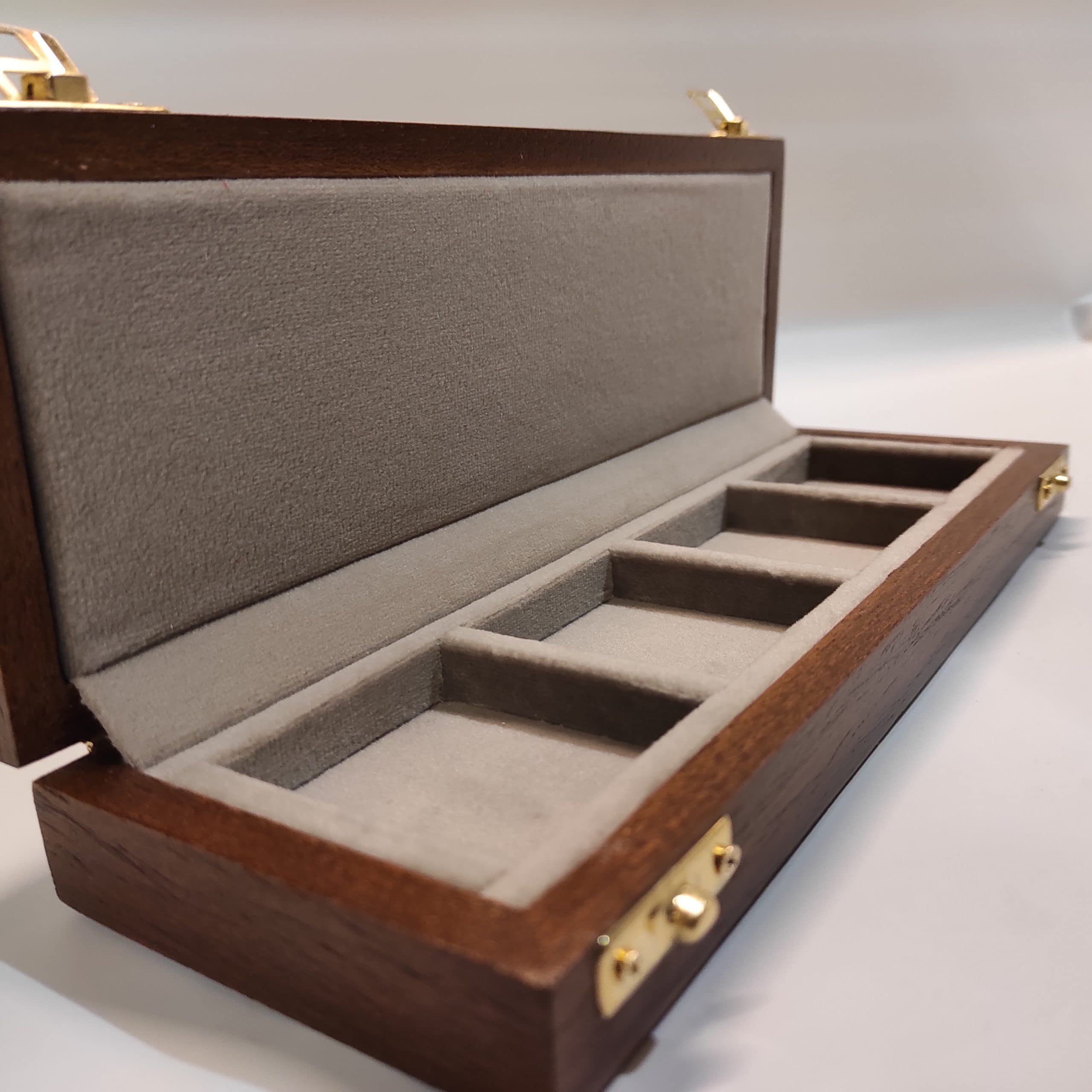 Cofanetto in legno per monete e medaglie da collezione, 4 caselle 50x50 mm, velluto tortora, fatto a mano in Italia – Coins&More