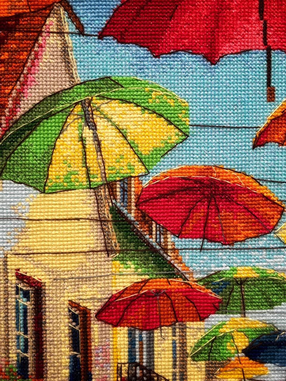 RIOLIS Colorful Umbrellas 2335 - Kit de punto de cruz contado, diseño colorido de escena callejera, kit de bordado de 11.75 x 15.75 pulgadas para adultos, kit de manualidades de costura para