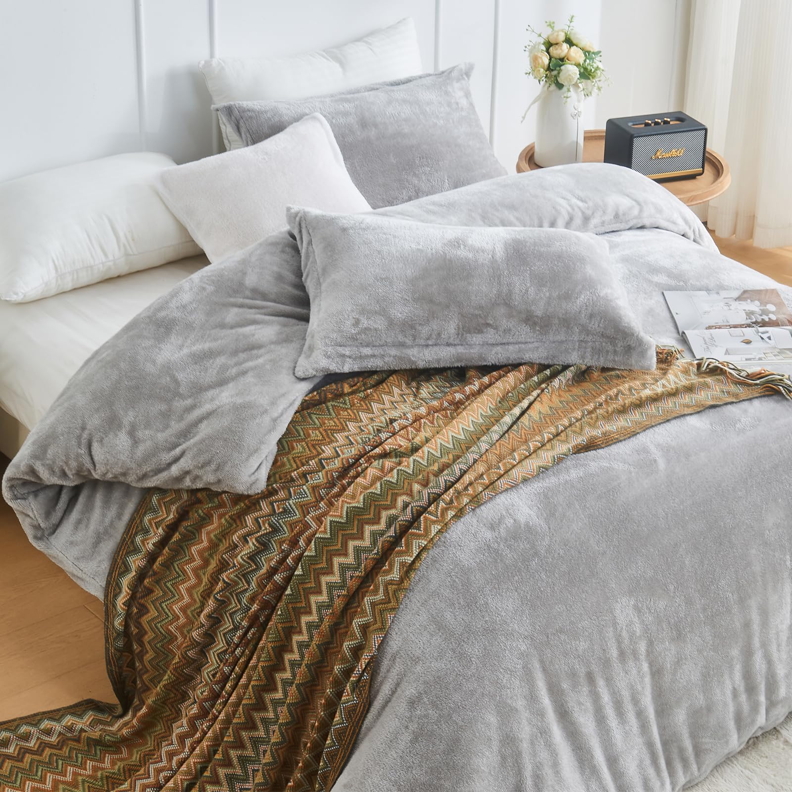 YIYEA Faux Fur Sheets, Luxury Ultra Soft Fleece Bed Sheets