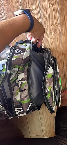 Looks good/ lots of pockets/ bad seams