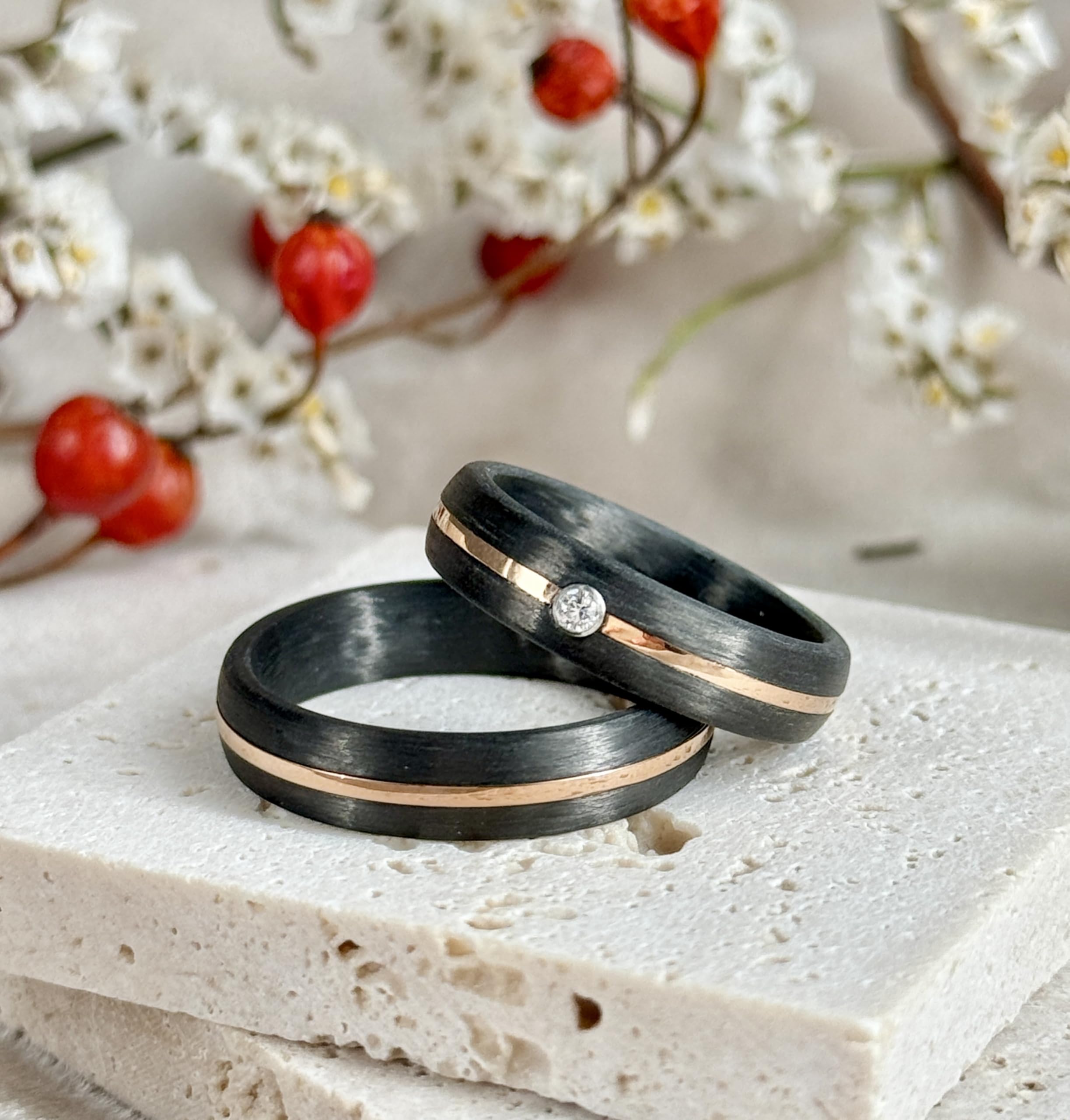 DOOSTI Damen Herren Ring Carbon Schwarz mit Edelstahl Einlage Rosegold mit Zirkonia als Partnerring Ehering Freundschaftsring