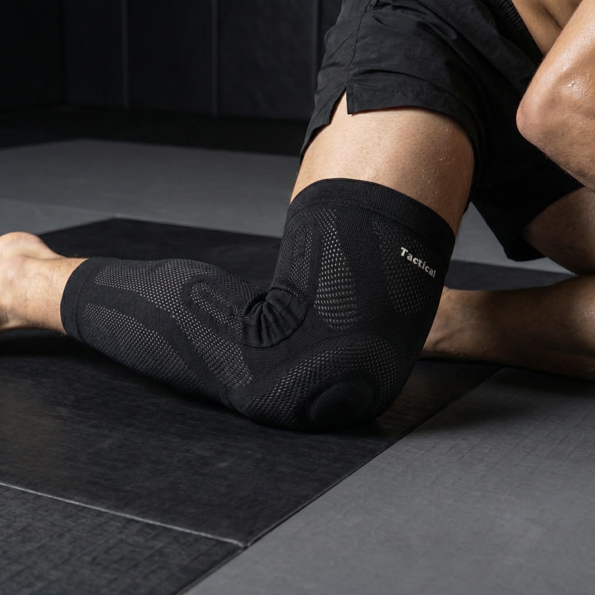 Tactical Fightwear Genouillère Longue – Couverture Supplémentaire & Ajustement Ferme – Stabilisateurs Latéraux pour la Stabilité – Rembourrage en Gel – Bord Supérieur Antidérapant – Pour Sport