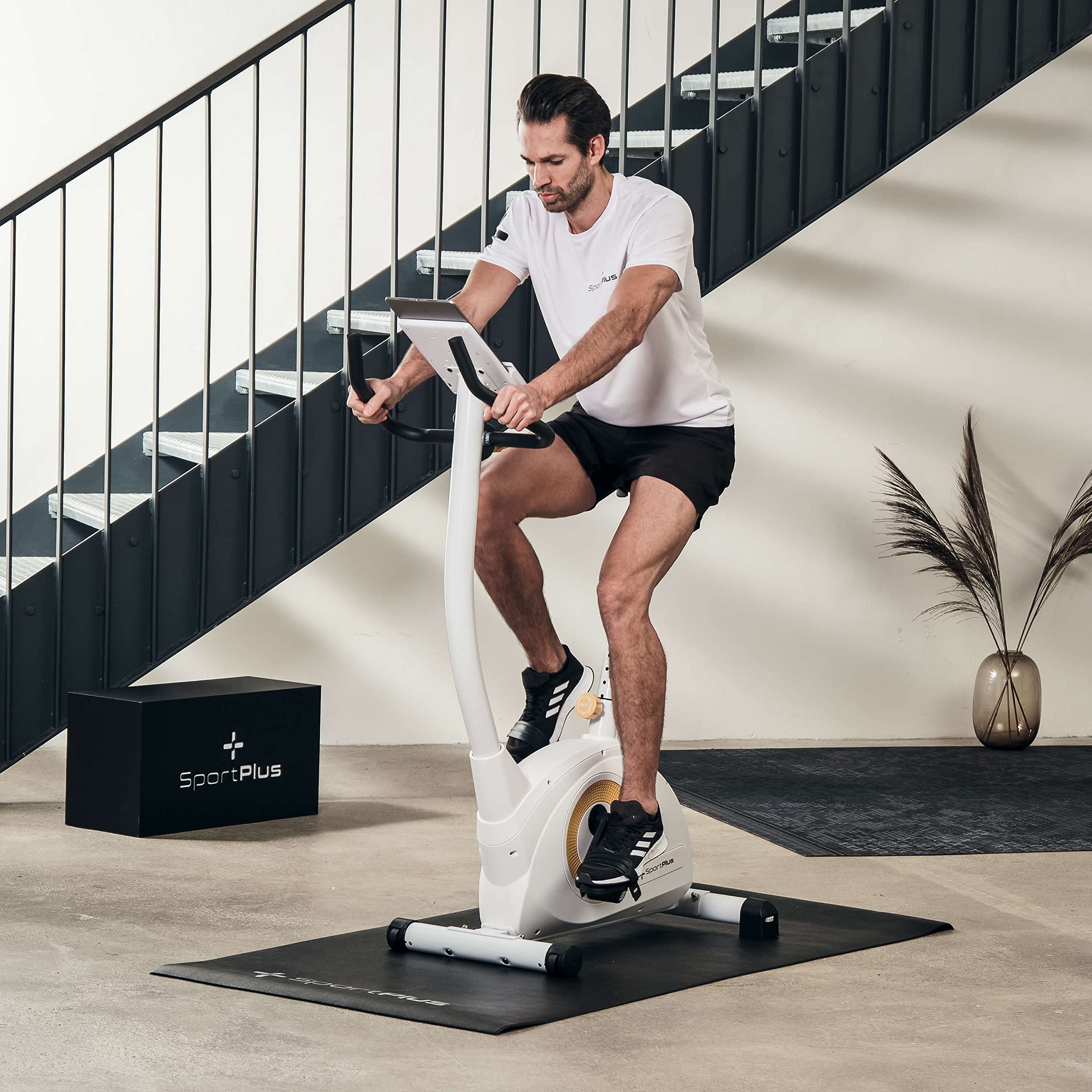 SportPlus COMPACT Vélo d'appartement 24 niveaux résistance pulsomètre intégré compatibilité applis cardio-training