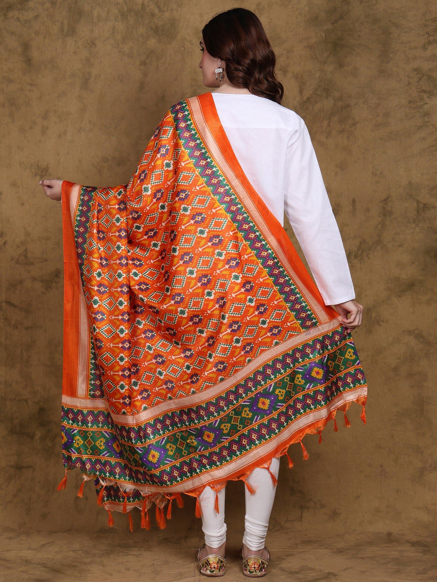 Exotic India Patola Art Damen Dupatta aus Seide bedruckt mit Fransen | traditioneller ethnischer Druck Weave Design Stola Chunni