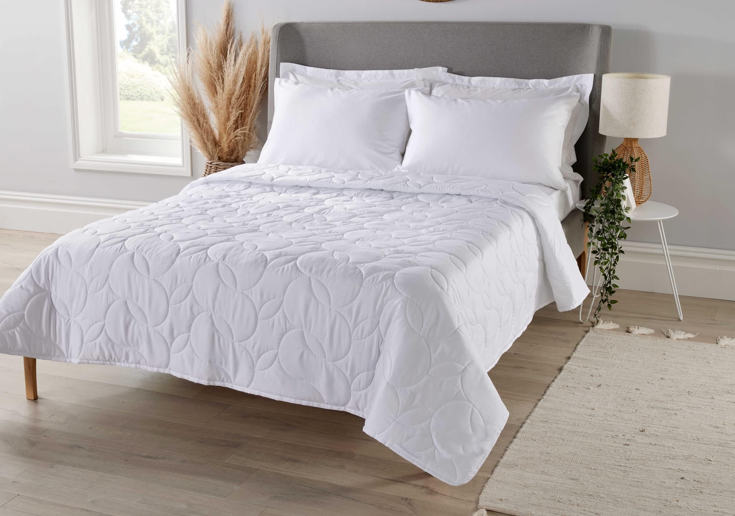 Diana Cowpe The Duvet & Pillow Company KING SIZE 2.5 TOG DUVET Summer Duvet Lightweight | Hotel Quality Bound Edges | Helps with Menopausal Night Sweats | MADE IN UK