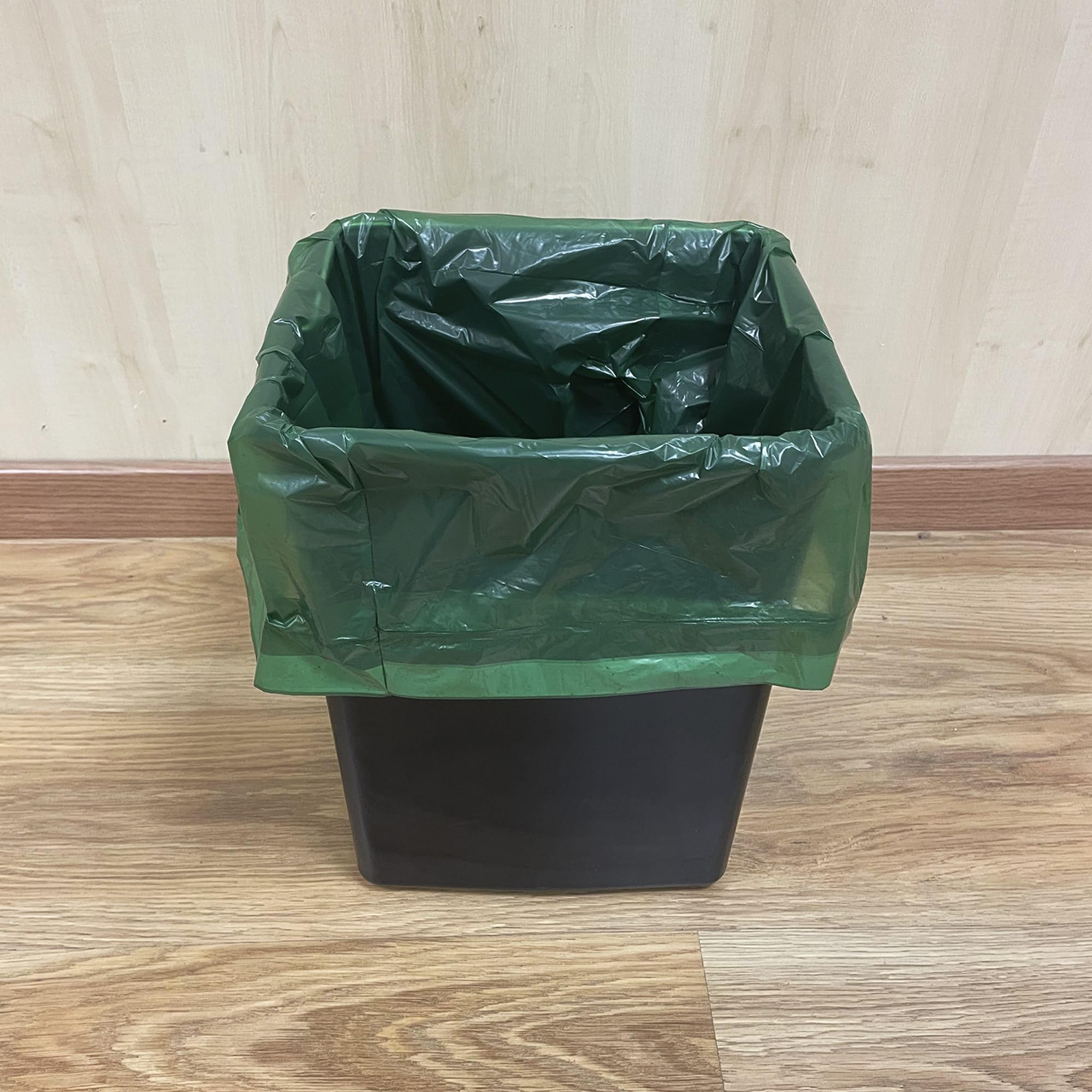 Alfapac - Rollo de 20 bolsas de basura con autocierre, fabricada con materiales 100% reciclados, capacidad 30L, 55x60 cm, color verde