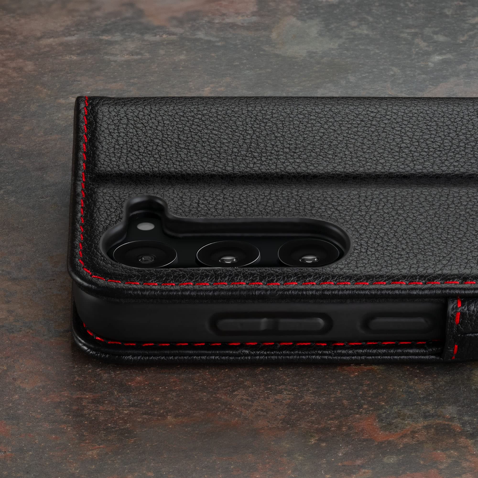 TORRO Hülle kompatibel mit Samsung Galaxy S23 5G – Premium Lederhülle mit Standfunktion und Kartenfächern (Schwarz)