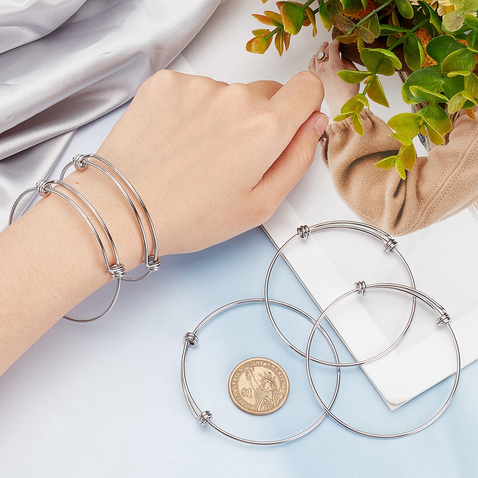 SUNNYCLUE 12 pz Braccialetti Rigidi Espandibili In Argento Bracciale Rigido Espandibile In Acciaio Inossidabile Bracciale con Ciondoli Impilabili In Metallo Bianco Regolabile Argento Opaco per Creazio