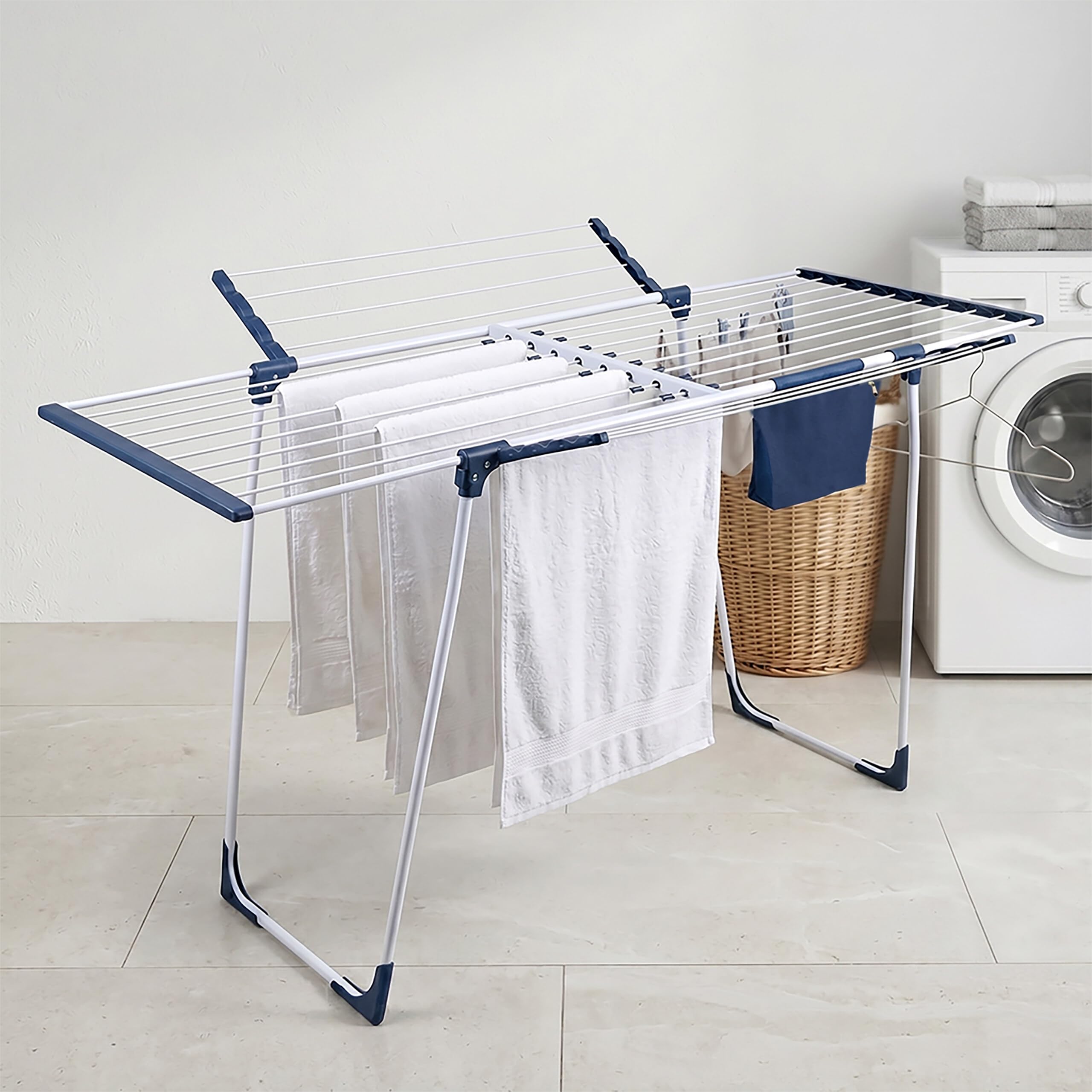 Relaxdays Wäscheständer, klappbar, ausziehbar, weiß/blau | HBT: 96,5x98-161,5x95 cm, Metall, Klammerbeutel, Standtrockner