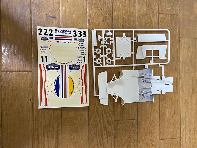 Amazon | タミヤ 1/24 ポルシェ956 (1983年ル・マン優勝車) [24047