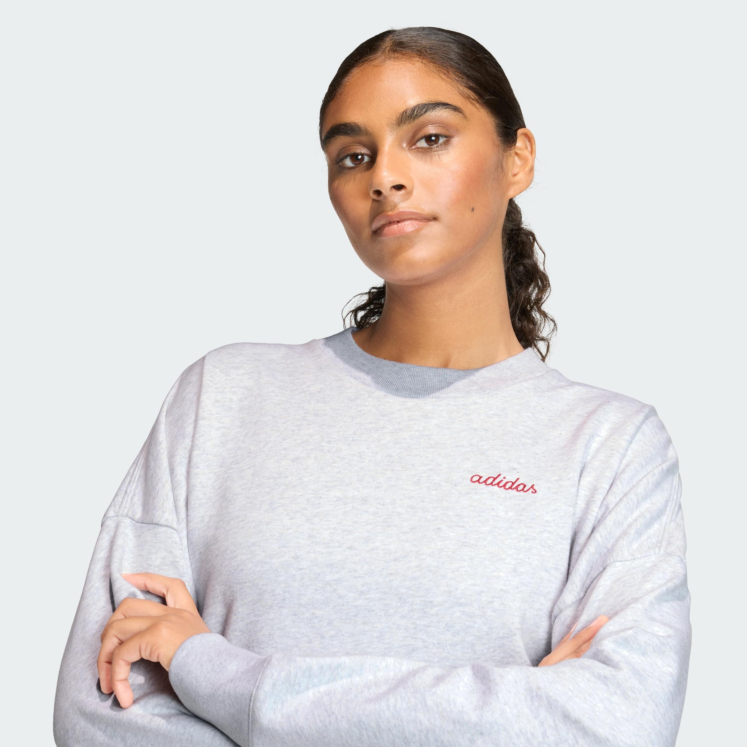 adidas Women's Sudadera básica con diseño Bordado Seasonal Essentials Colorpop