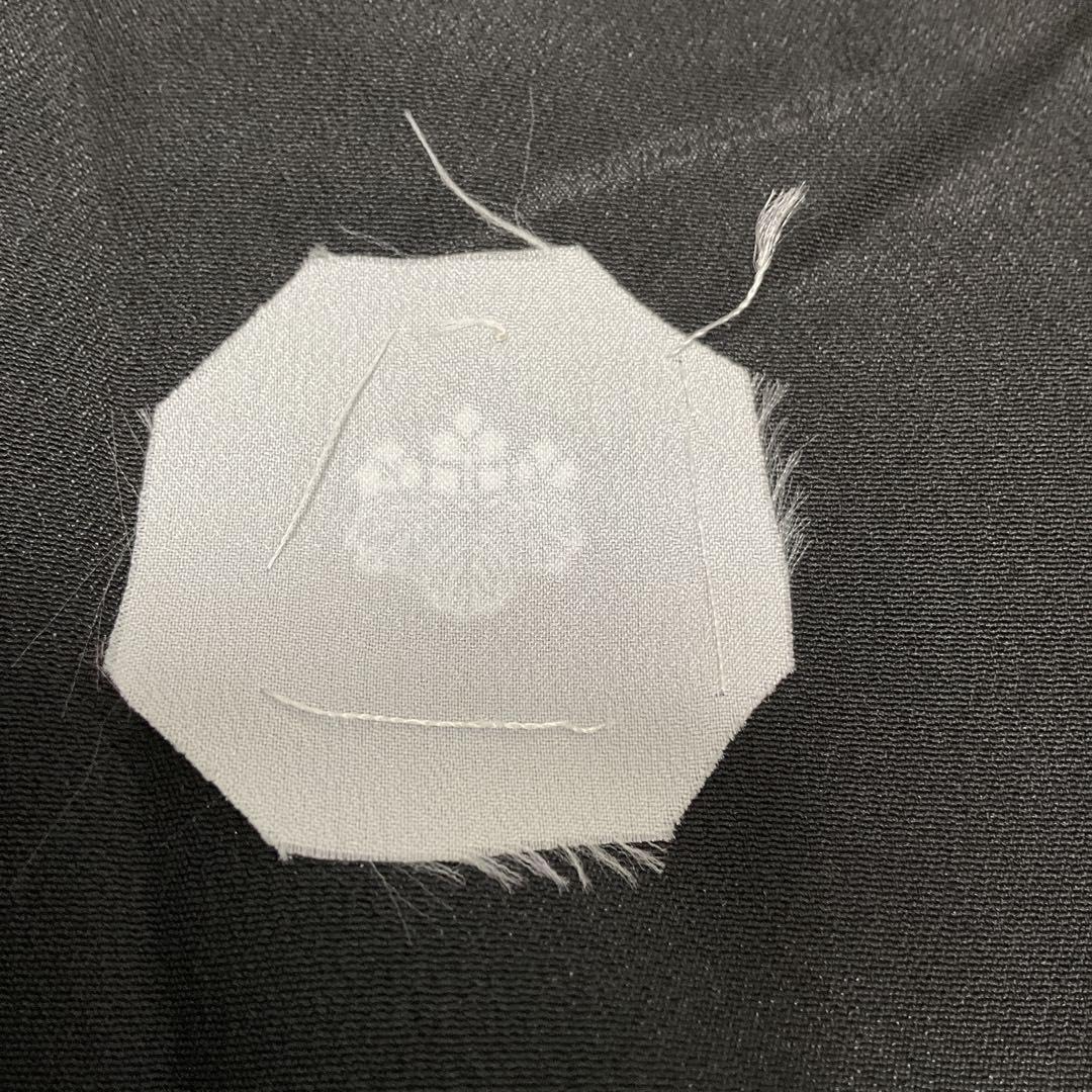 Amazon.co.jp: C289化繊 黒留袖 比翼付 五つ紋 部分刺繍 金彩