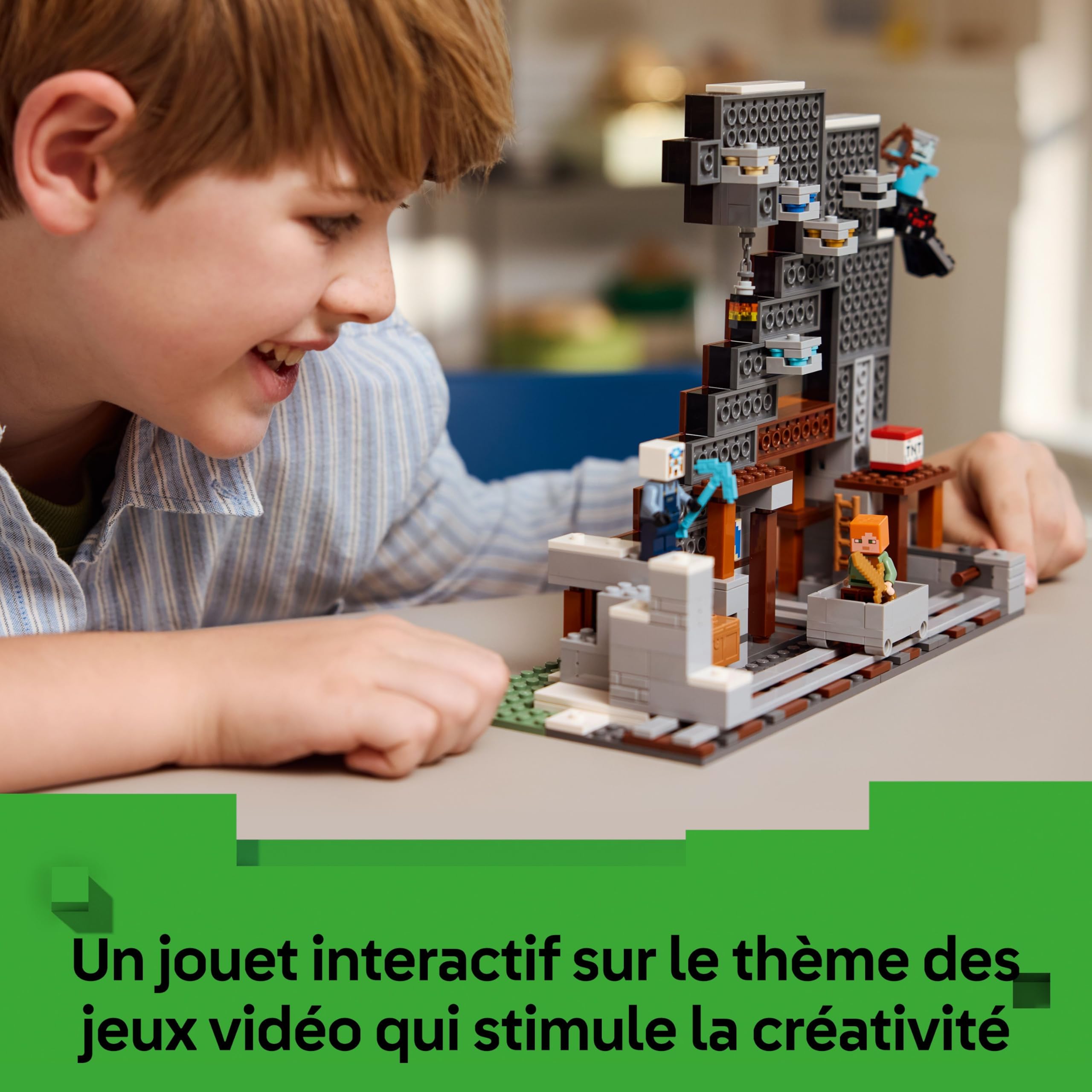 LEGO Minecraft La Mine en Forme de Pioche - Jouet de Construction Interactif - Figurines d'Alex, d'un Mineur & d'un Vagabond sur Araignée - Cadeau Collector pour Gamer, Garçon ou Fille dès 8 ans 21277