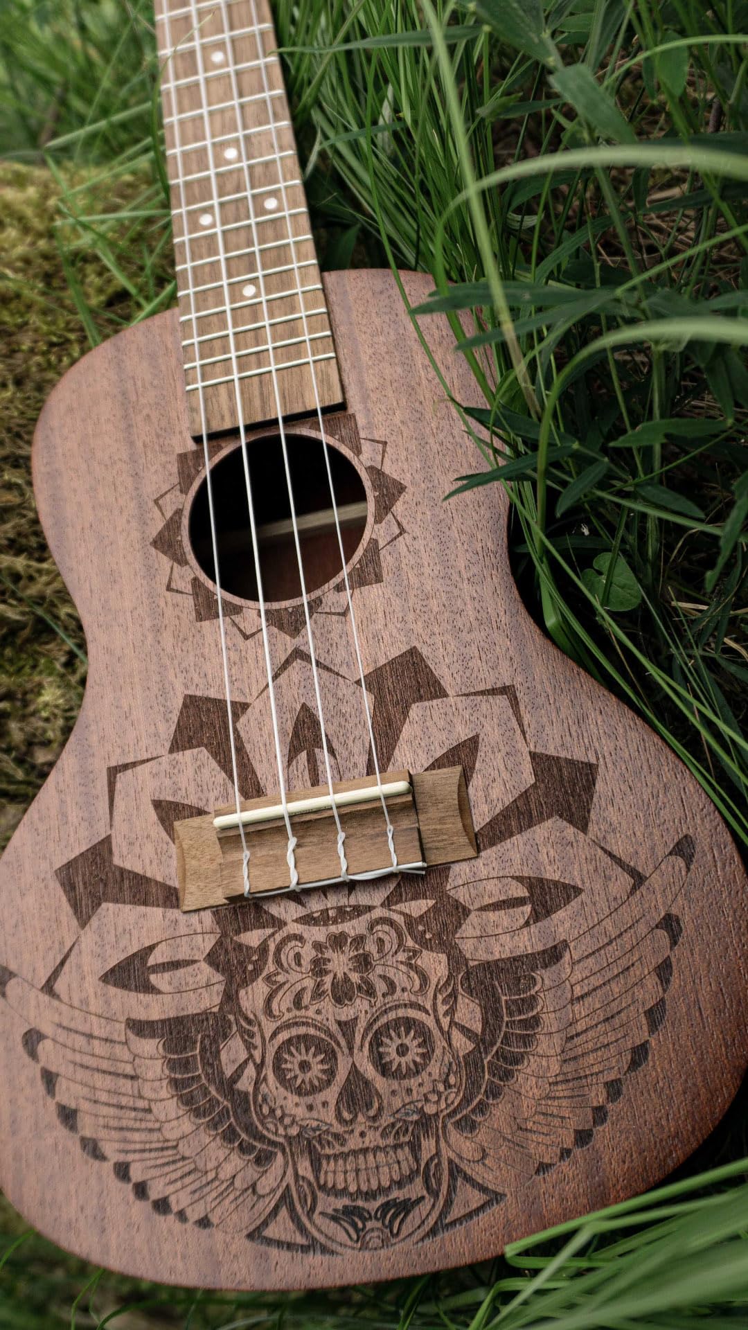 GEWA Concert Ukulele Manoa - Cuerpo Sapelli - Diseño láser México - Natural mate sedoso - incl. Funda acolchada - KT-CO-MEXICO