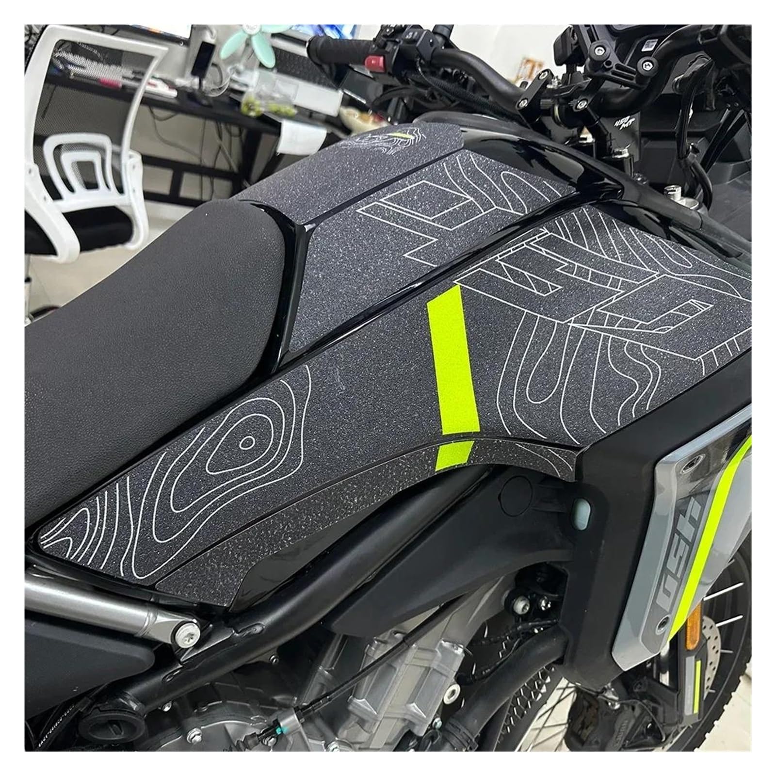 Kit Autocollants Tank Pad 3D Gel Pour CFMOTO 450 MT 2024 (Tundra Grey) – Neuf