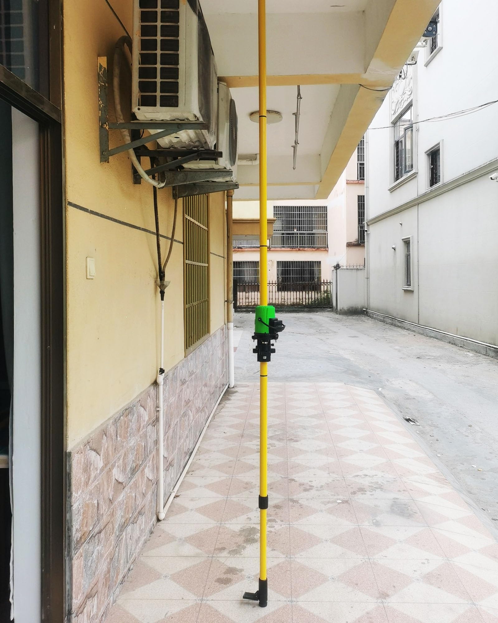 Indoors Outdoors Laser Level Pole Mounting Bracket, Adjustable Height Leveling Tripod with Telescoping Extra-Long Poles, Multifunctional Laser Level Stand Column(4.8m/15.7ft)