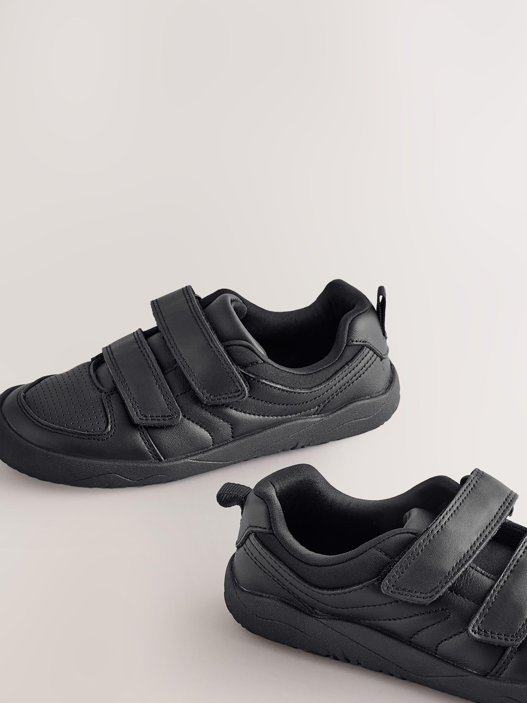 NEXT Niños Zapatos Escolares Barefoot de Piel con 2 Tiras de Cierre con un Toque