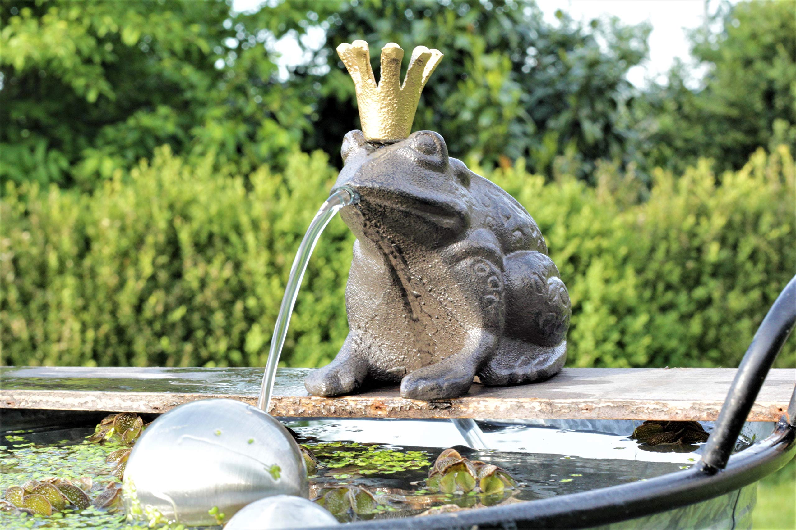 Wasserspeier Froschkönig Guß 13 cm mit Solarpumpe