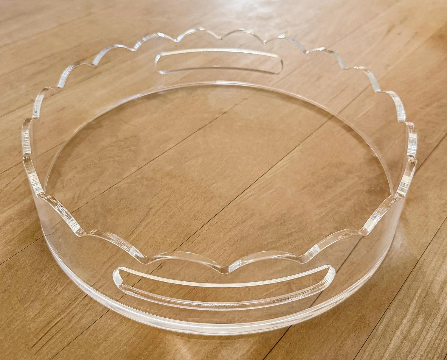 GRAHAM DESIGN 10″ Scalloped Round Acrylic Tray with Handles – Clear Decorative Serving Tray, Modern Vanity or Bar Organizer, Anti‑Slip Tabletop Décor Gift