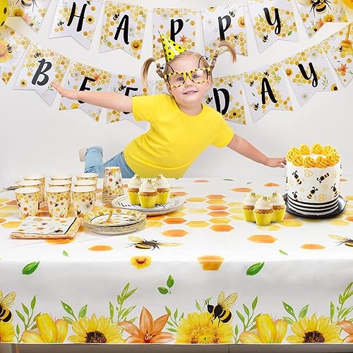 Miniatura 6 de WERNNSAI Mantel de abeja  Paquete de 2 manteles de 108 x 54 pulgadas, decoración de fiesta de cumpleaños de abeja, manteles desechables de plástico
