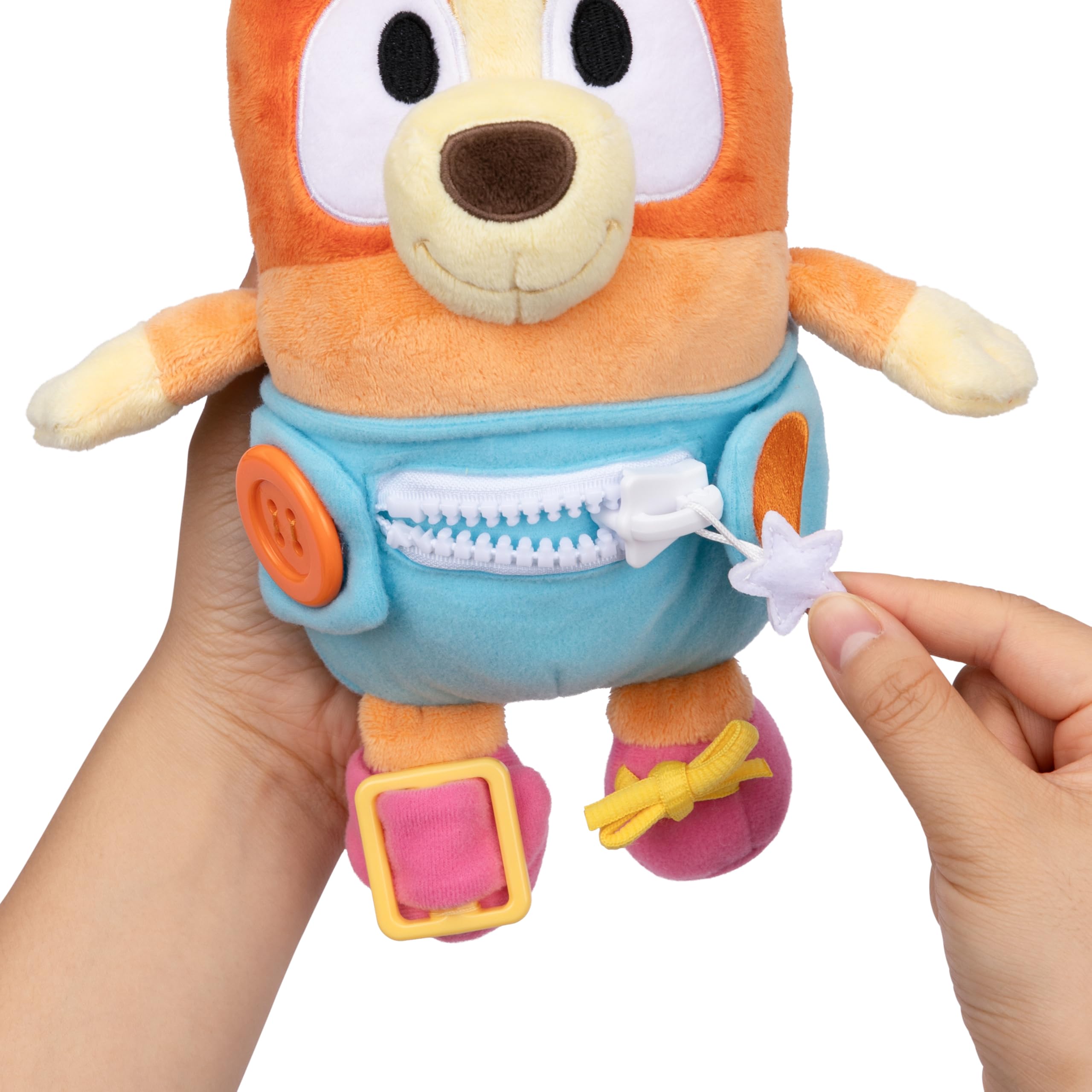 Bluey Bingo Bebé para Vestir y Jugar: Practica Las Habilidades motoras Finas vistiendo a Bingo Bebé, un Peluche Supersuave de 25,4 cm con Botones, Cremallera, Hebilla y Cordones