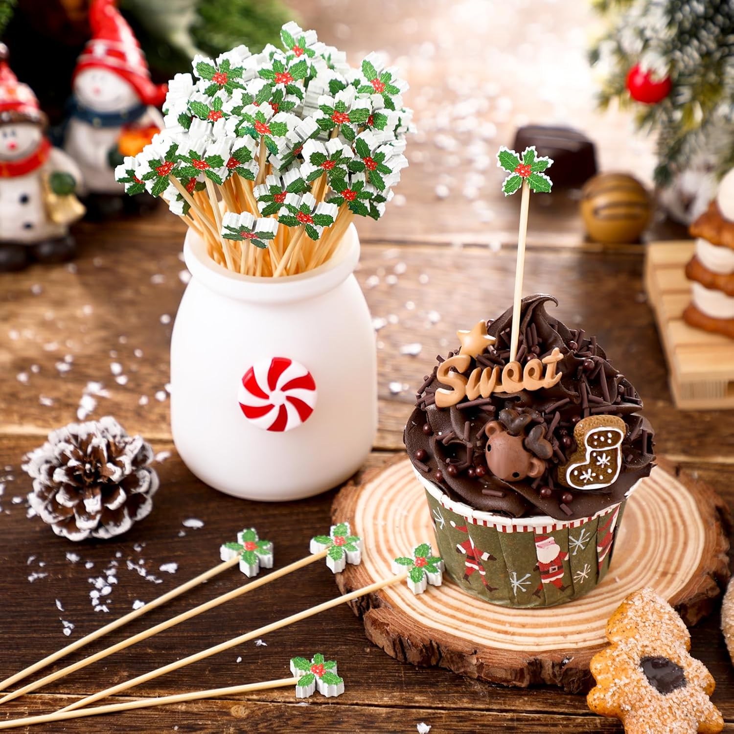 Chengu 400pcs Christmas Cocktail Picks Bulk 4.7 Inch Holly Berry Toothpicks for Appetizers Party Food Decoration Bamboo Cocktail Picks for Fruit Dessert Sandwich Cake Holiday Decoration Party Supplies