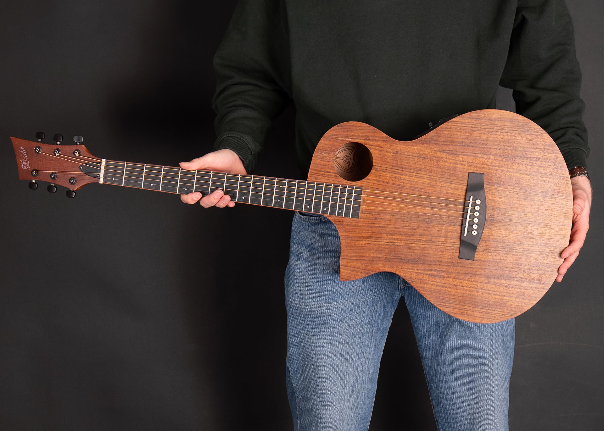 Lindo Chitarra elettroacustica Neptune SE V2 per mancini in noce nero con preamplificatore e custodia imbottita