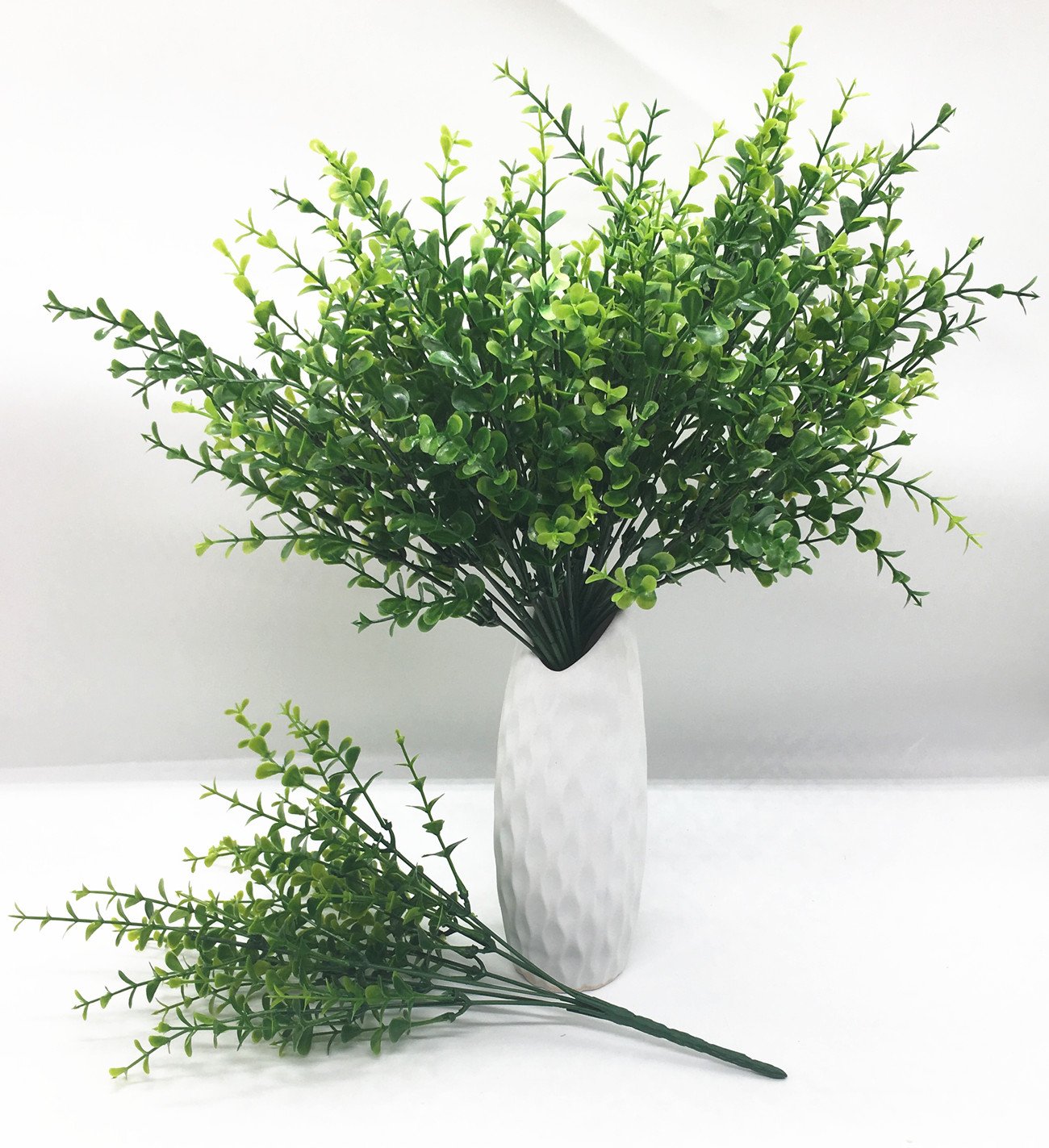 CATTREE Künstliche Eukalyptus-Pflanzen, Kunststoff-Weihnachtsdeko, künstliche Sträucher, grüne Blätter, Hochzeit, Innen- und Außenbereich, Haus, Garten, Veranda, Küche, Büro, Tischdekoration, 8 Stück