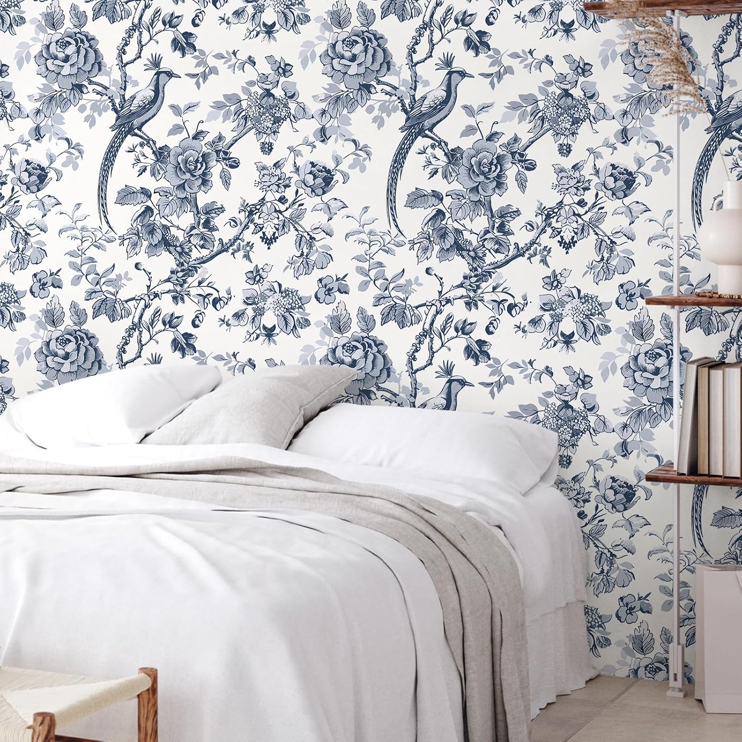 VEELIKE Blue Toile Peel and Stick Wallpaper Vintage Bird Wallpaper Mural 17.7''x118'' Blue Floral Wallpaper for Bedroom Bathroom Removable Prepasted Chinoiserie Wallpaper for Room Décor Accent Walls