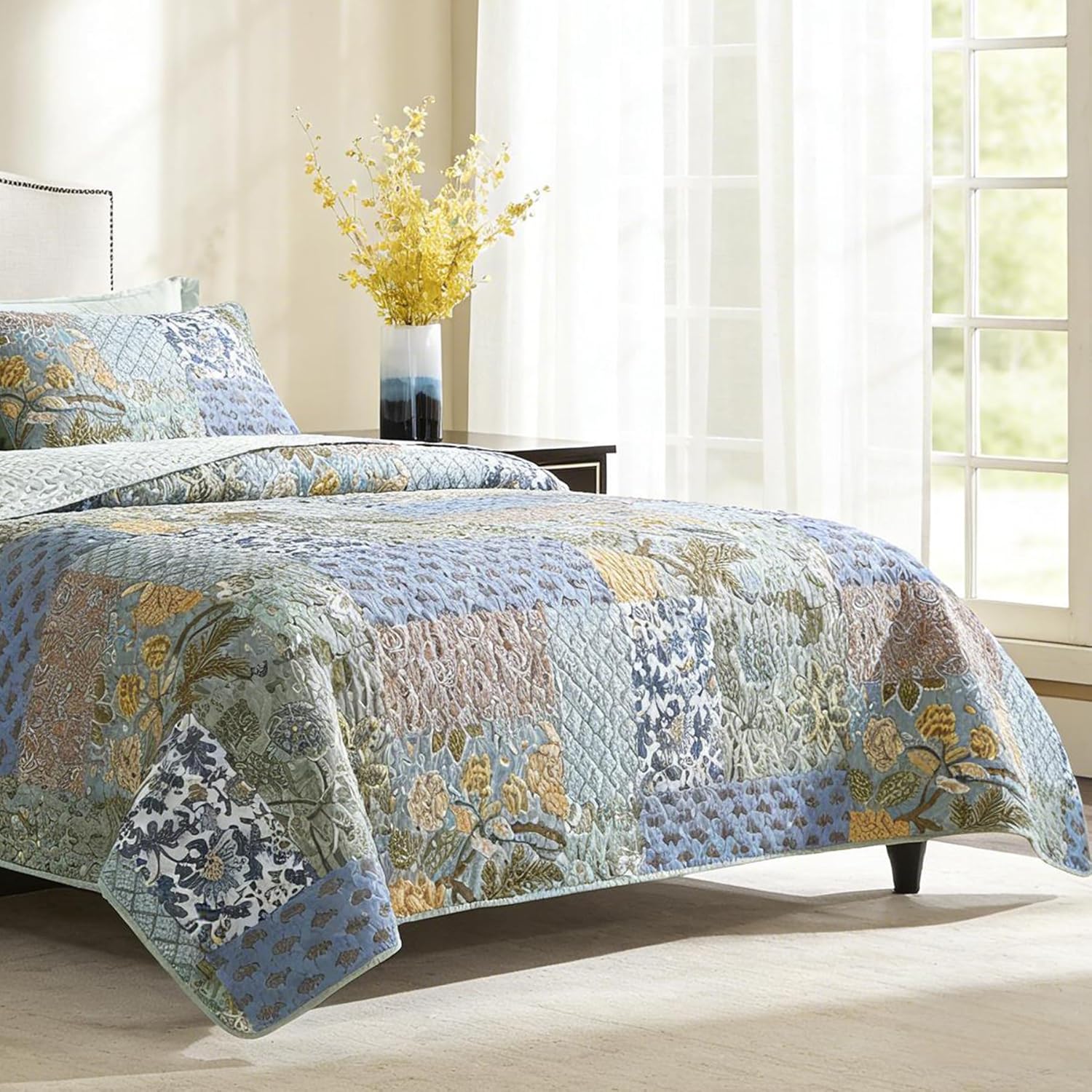 SANACYNA Quilt Set King Size Bedding Sets Soft Bed Summer Lightweight Bedspread Vintage Style Patchwork Floral for All Season with 2 Pillow Shams (Farmhouse Floral a, King 90" X 104") | Bedspread, Quilt set, King size, Vintage
