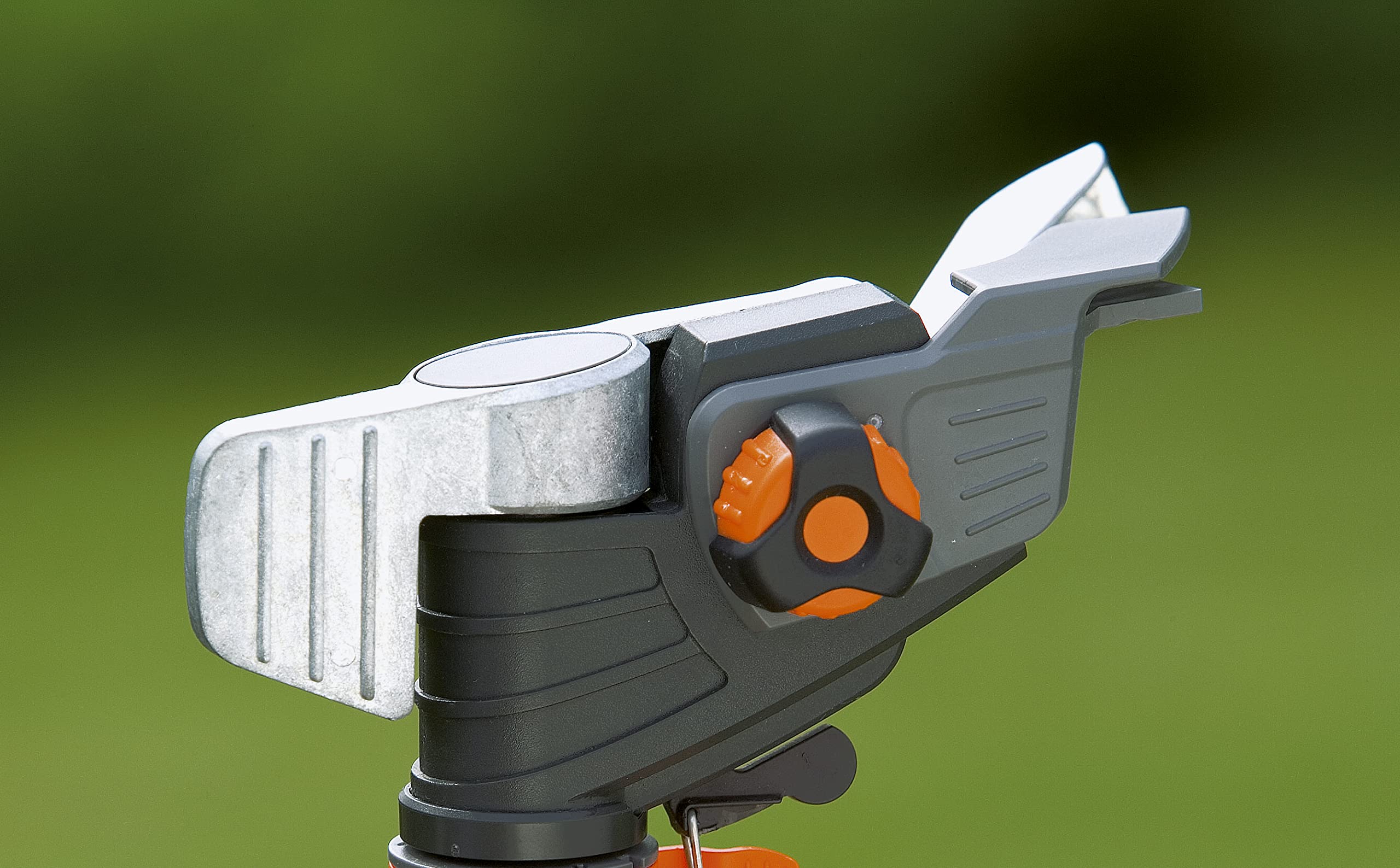 Gardena 8136 5.200 Quadratfuß Pulsierender Sprinkler auf Erdspieß