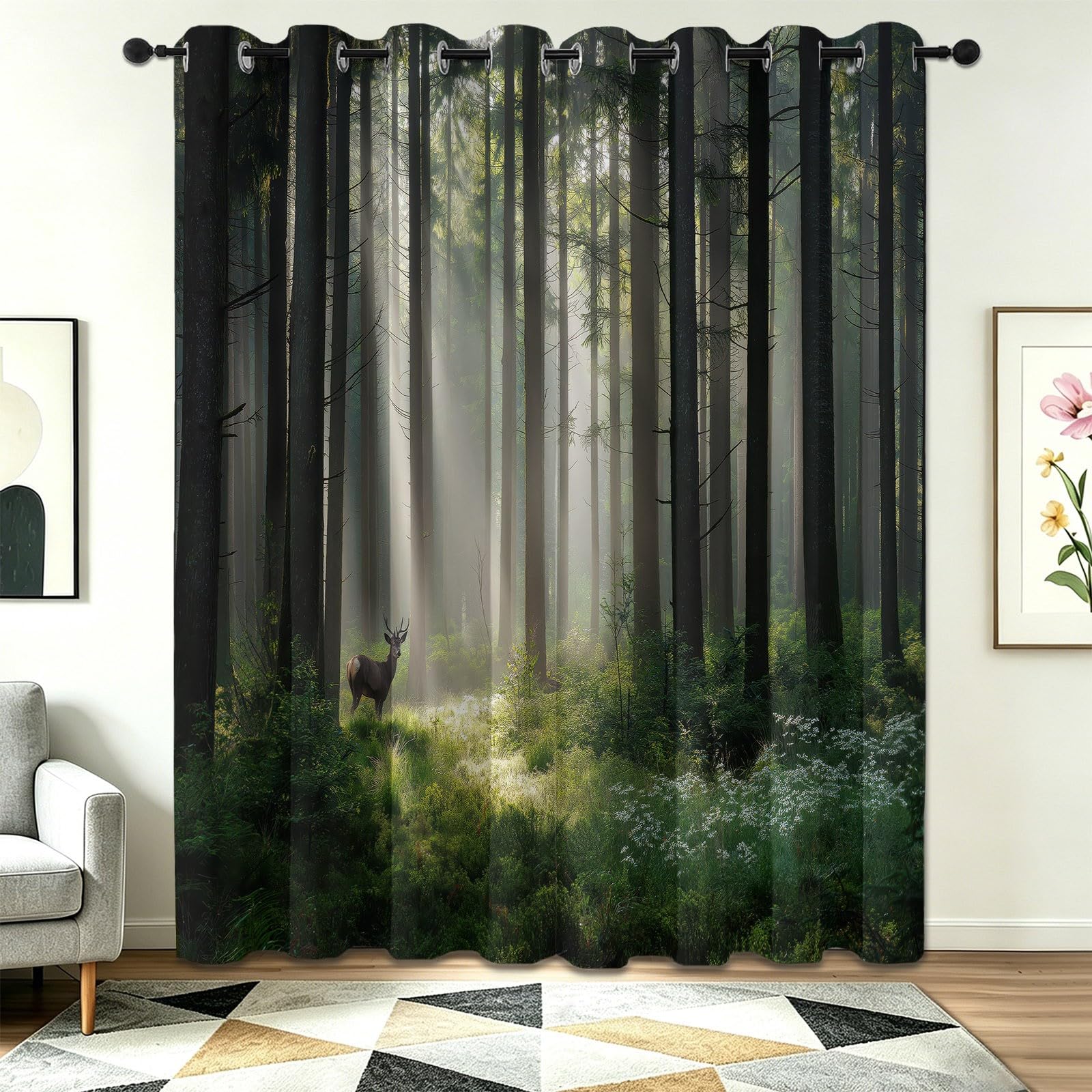 Rideaux avec réduction du bruit et imprimé forêt verte pour un salon calme et lumineux