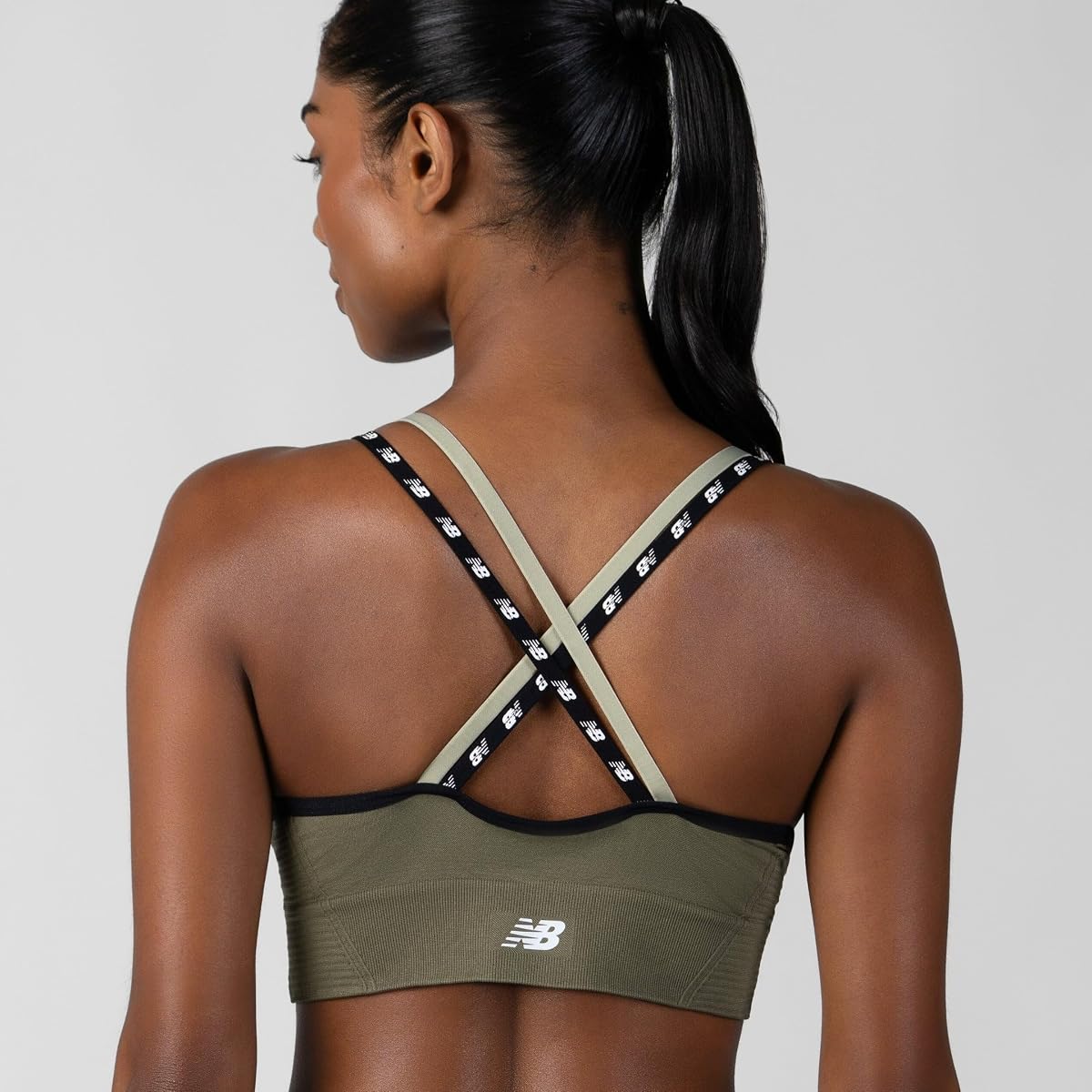 New Balance Sujetador deportivo para mujer con copas moldeadas, conjunto de entrenamiento atlético de alto impacto, correa entrecruzada, sujetador sin costuras para mujer,