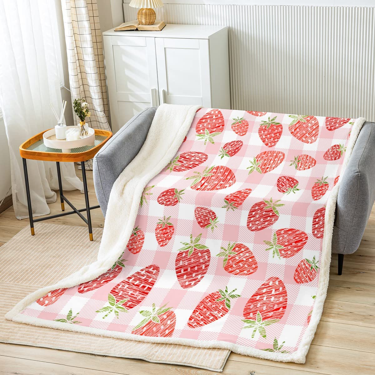 Loussiesd Girls Pink Strawberry Sherpa Blanket Cute Tropical Fruit Fleece Throw Blanket for Bed Sofa Kids Kawaii Sweet Strawberry Plaid Plush Blanket Warm Fuzzy Blanket Queen 90x90 Inch