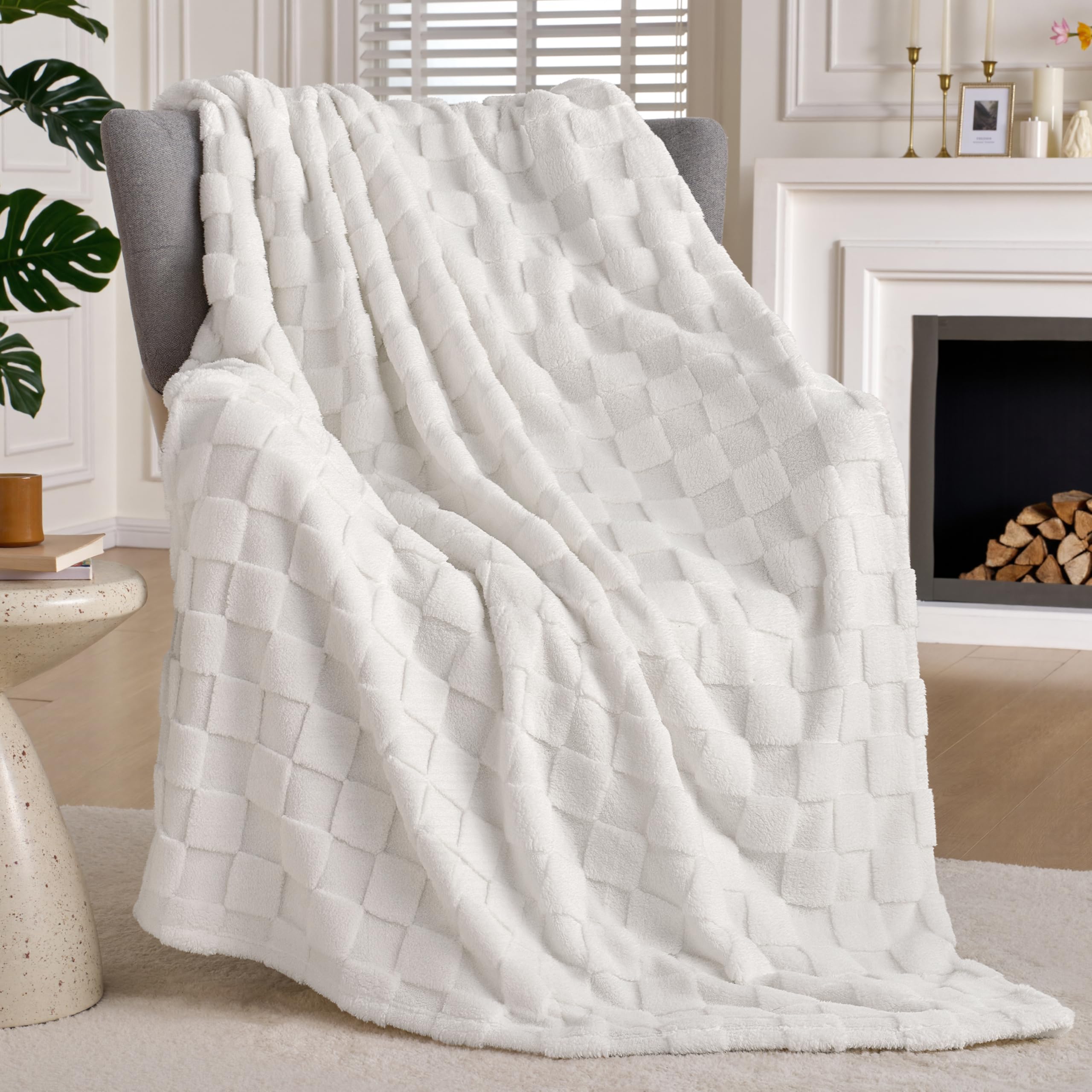 Joiedomi Women's White Throw Blanket For Couch, Soft Fleece Checkered Blankets Gifts For Mom Girls, Cozy Cute Soft Throw Aesthetic Gifts 50X60 Inches