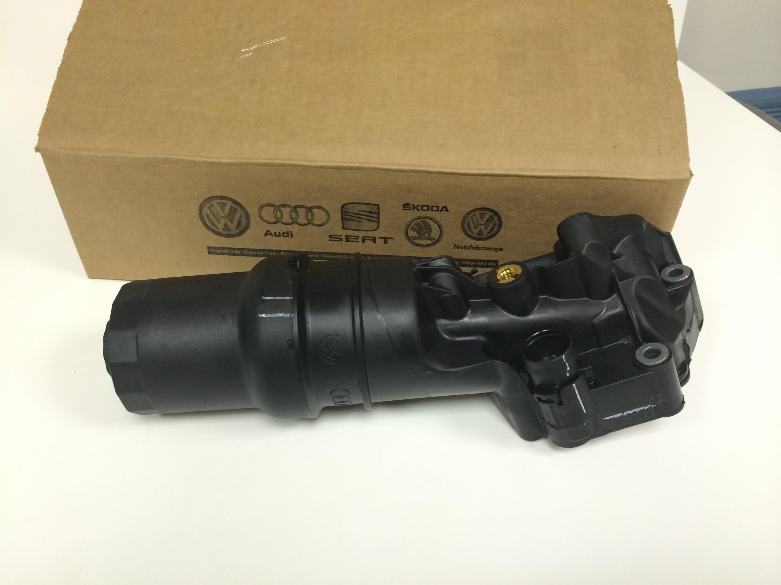 Genuine 07K115397D Engine Oil Filter Housing