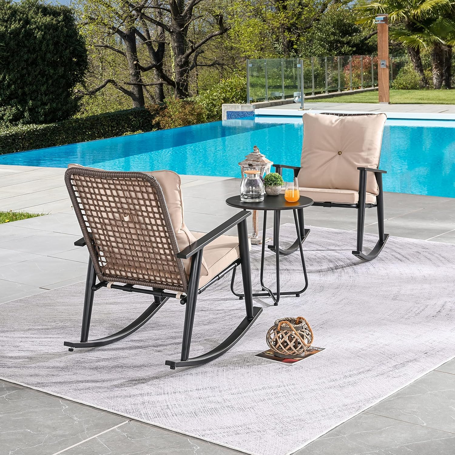 LOKATSE HOME Juego de 3 sillas mecedoras de mimbre para exteriores con cojín y mesa de café, color caqui