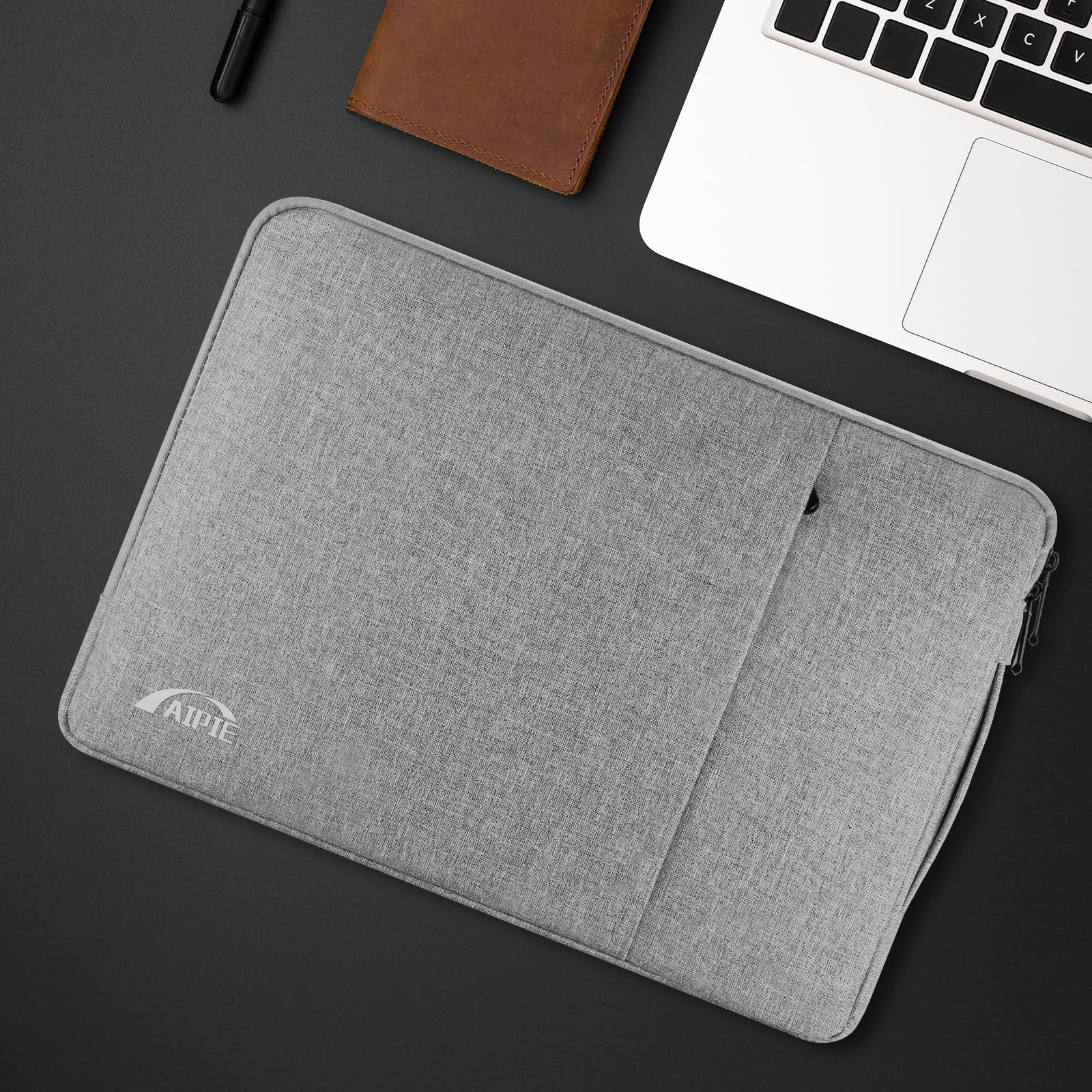 AIPIE Housse de protection pour ordinateur portable 13 13,3, Compatible avec MacBook Air M2/M1, MacBook Pro M2/M1, 12,3 Surface Pro, 32 x 23 cm, Gris AIPIE Housse de protection pour ordinateur portable 13 13,3, Compatible avec MacBook Air M2/M1, MacBook Pro M2/M1, 12,3 Surface Pro, 32 x 23 cm, Gris