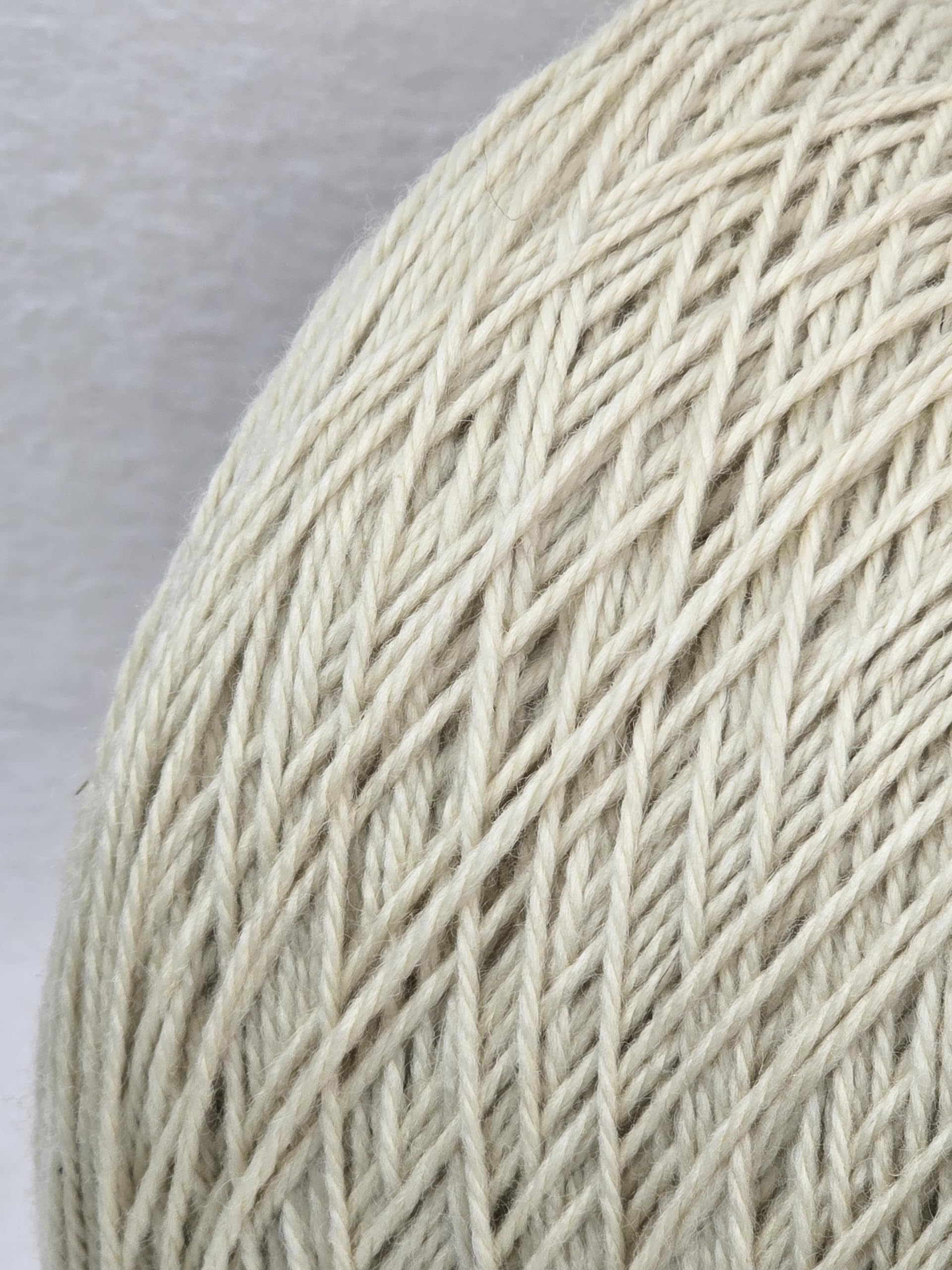1,1 kg Dickes Handstrickgarn 100% Wolle (Merino) rohweiß Nm 1,3 auf der Kone 3 fach Wollzwirn