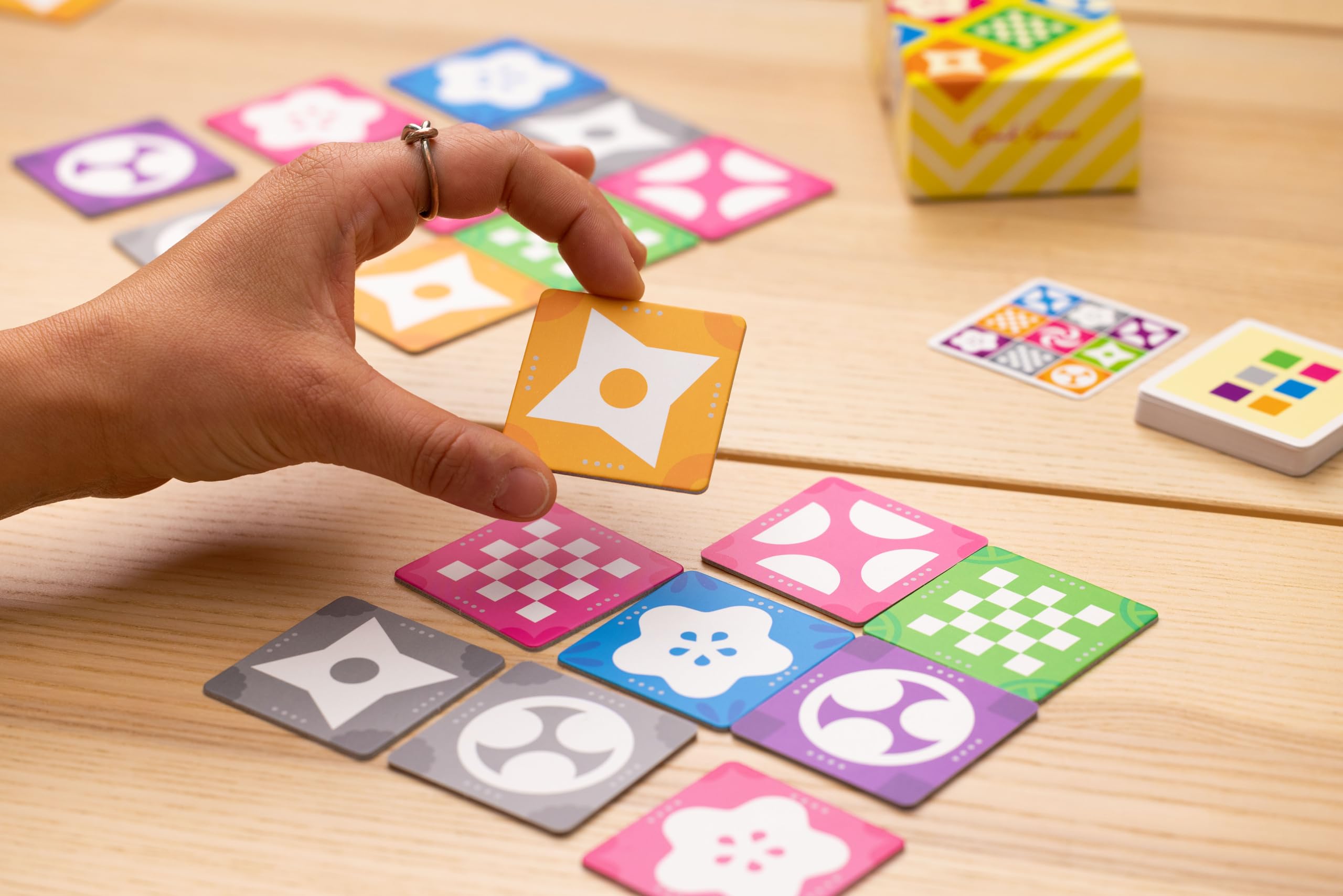 Oink Games Nine Tiles Extreme Gioco di famiglia • Gioco dinamico di puzzle • Gioco da tavolo per 2-4 giocatori • Gioco di società per serate di gioco