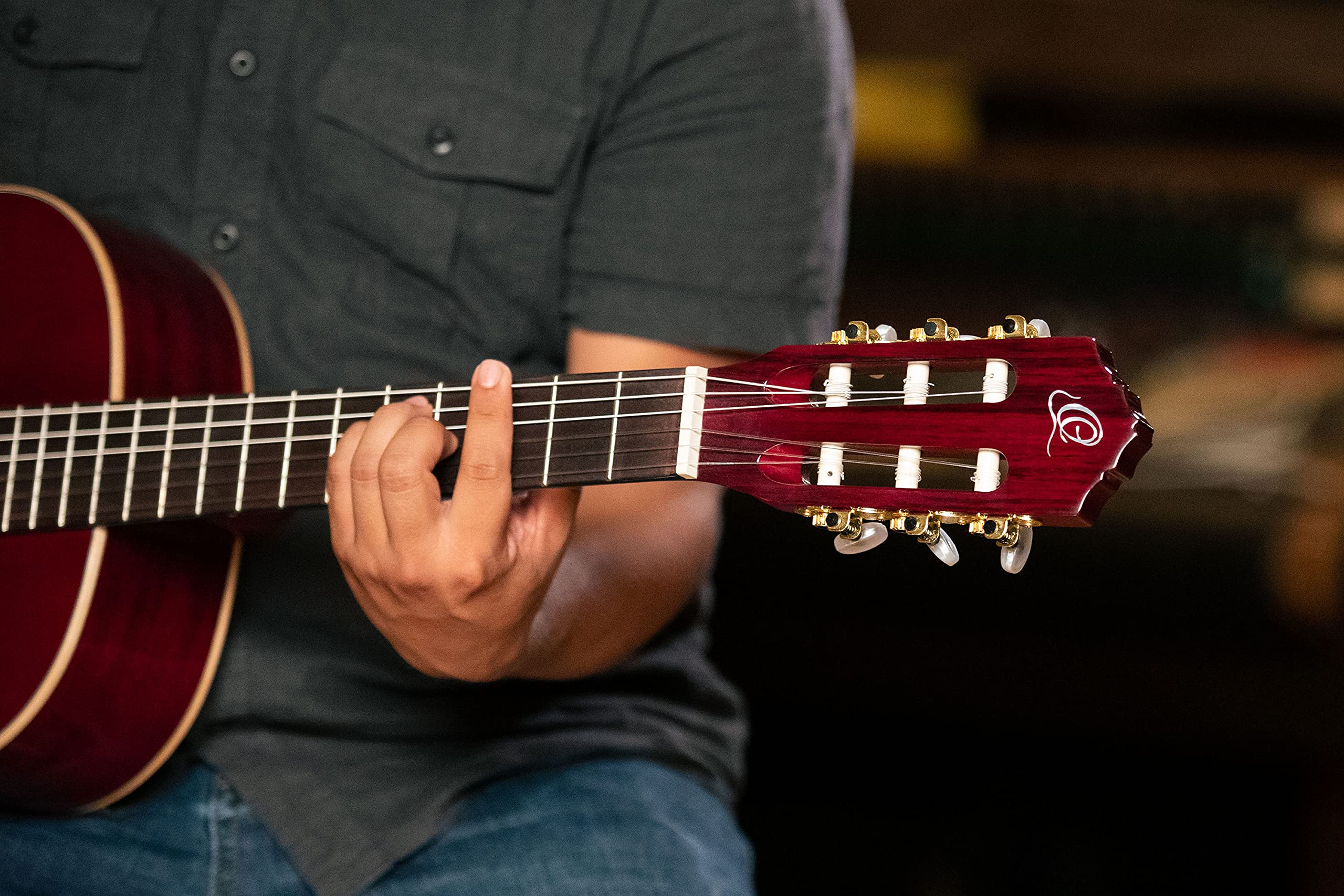 Ortega Guitars Chitarra da concerto 4/4 – Slim Neck – Family Series Pro – Include Gig Bag – Massiccio Rosso Canadese, mogano, rosso (R131SN-WR)