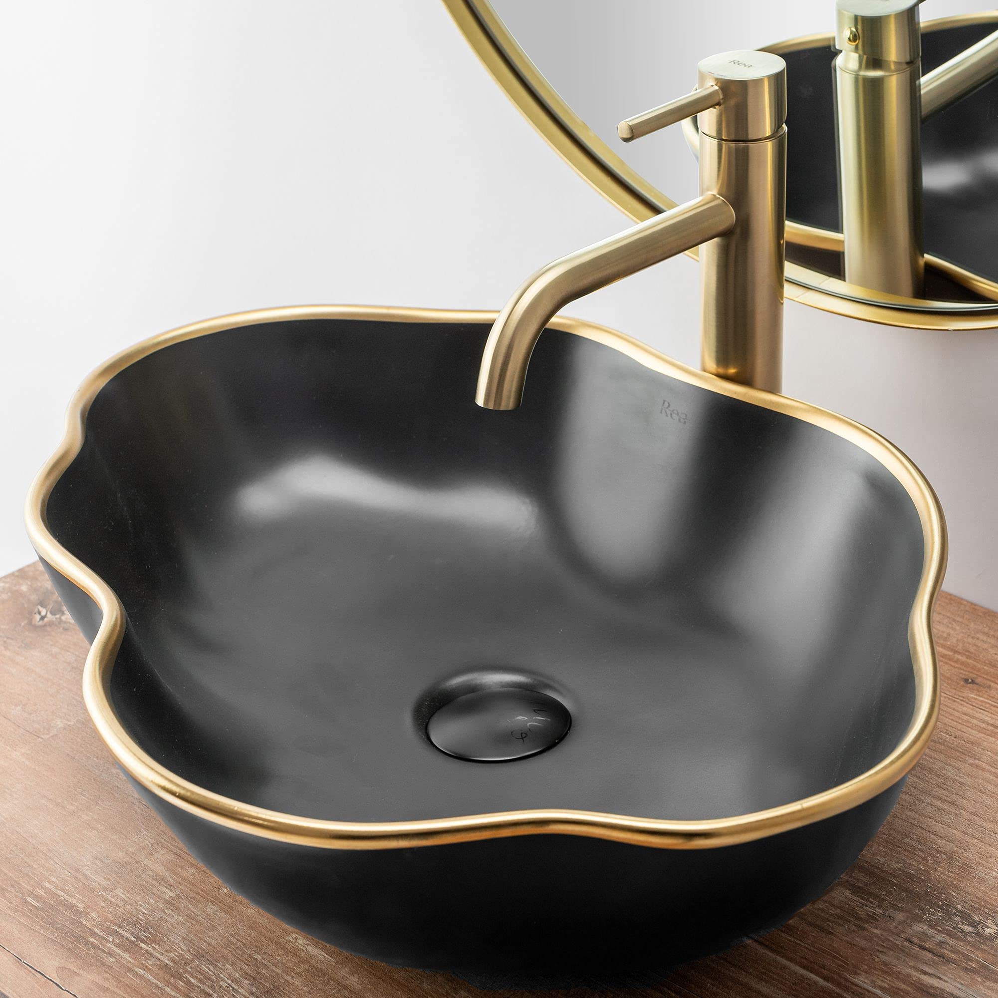 Wandmontage Waschbeckenarmatur Aus Messing – Gebürstetes Gold, Einhebel, 360° Drehbarer Auslauf
