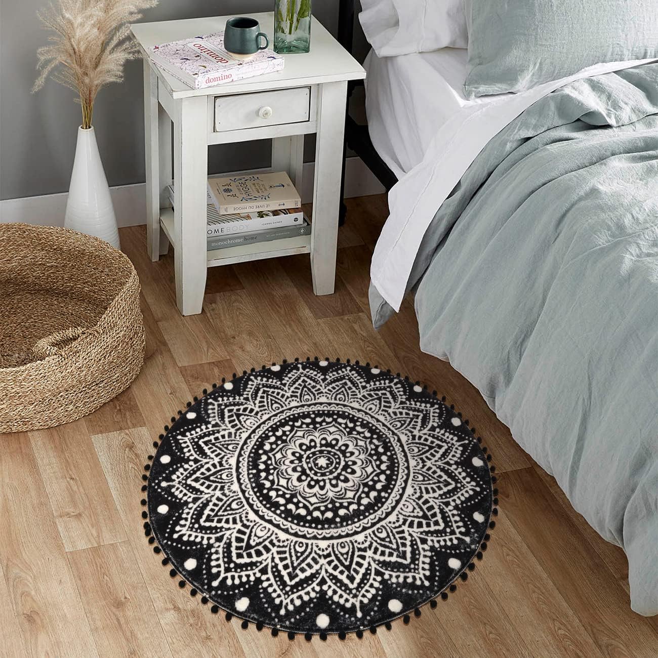 Alfombra redonda pequeña de 2.3 pies, diseño de mandala negra, bohemia, con pompones, flecos, lavable, tapete de ducha circular suave, antideslizante, linda, alfombra circular para fregadero, 6