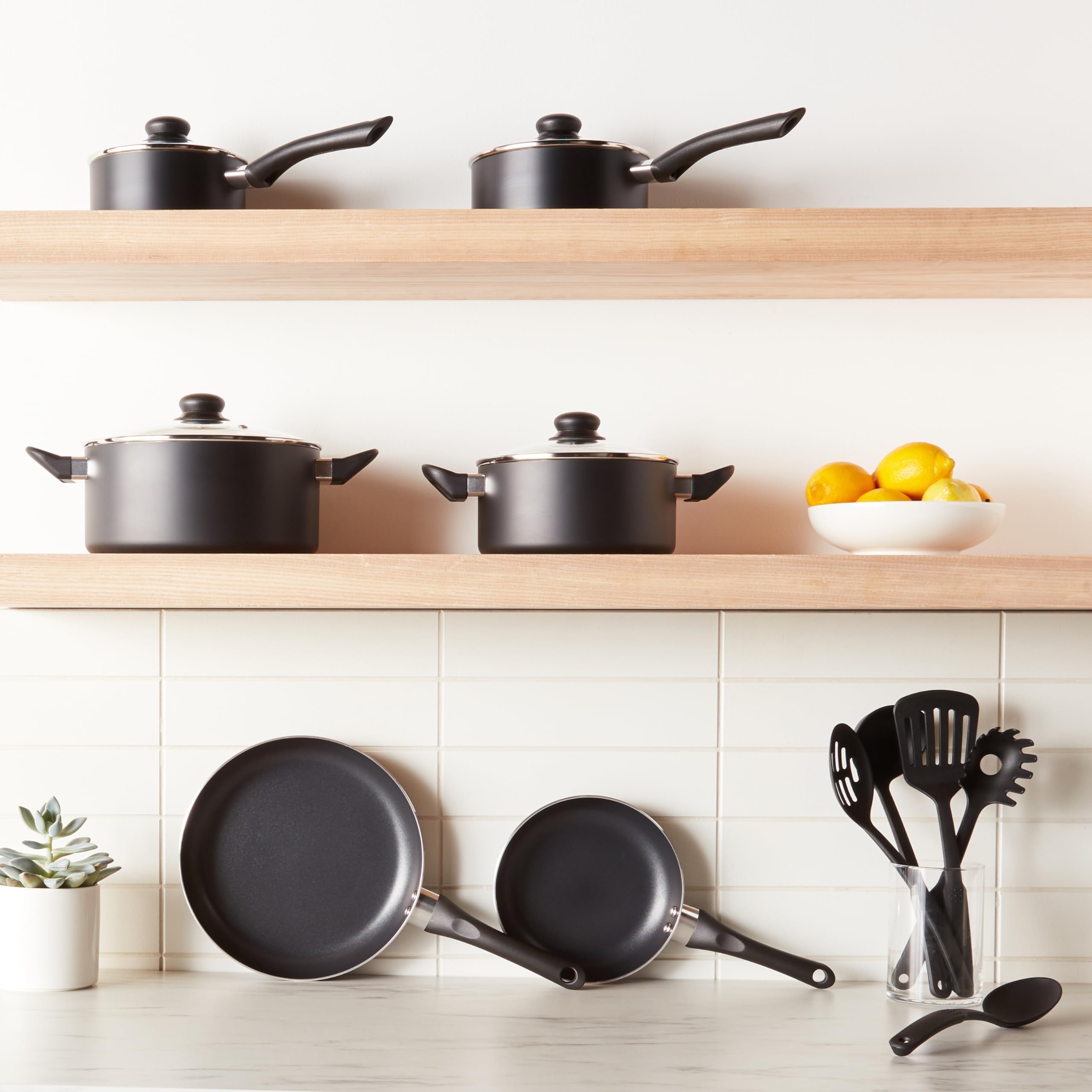 Amazon Basics Töpfe-Set, Keramik-Antihaft-Kochgeschirr, 15-teiliges Set, Töpfe, Pfannen und Utensilien, Schwarz