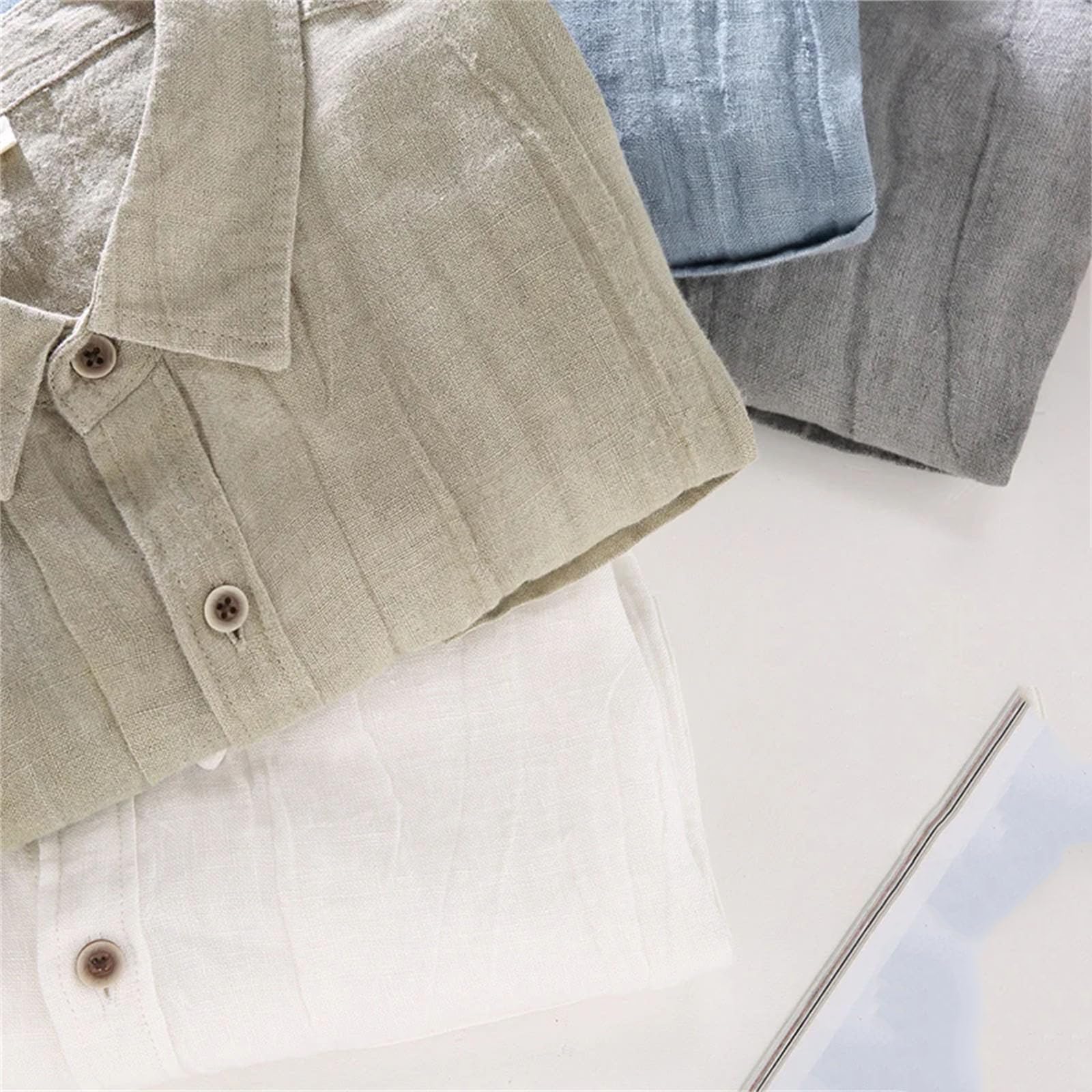 Camicia monopetto da uomo in tessuto di lino leggero con risvolto e risvolto alla moda giovanile