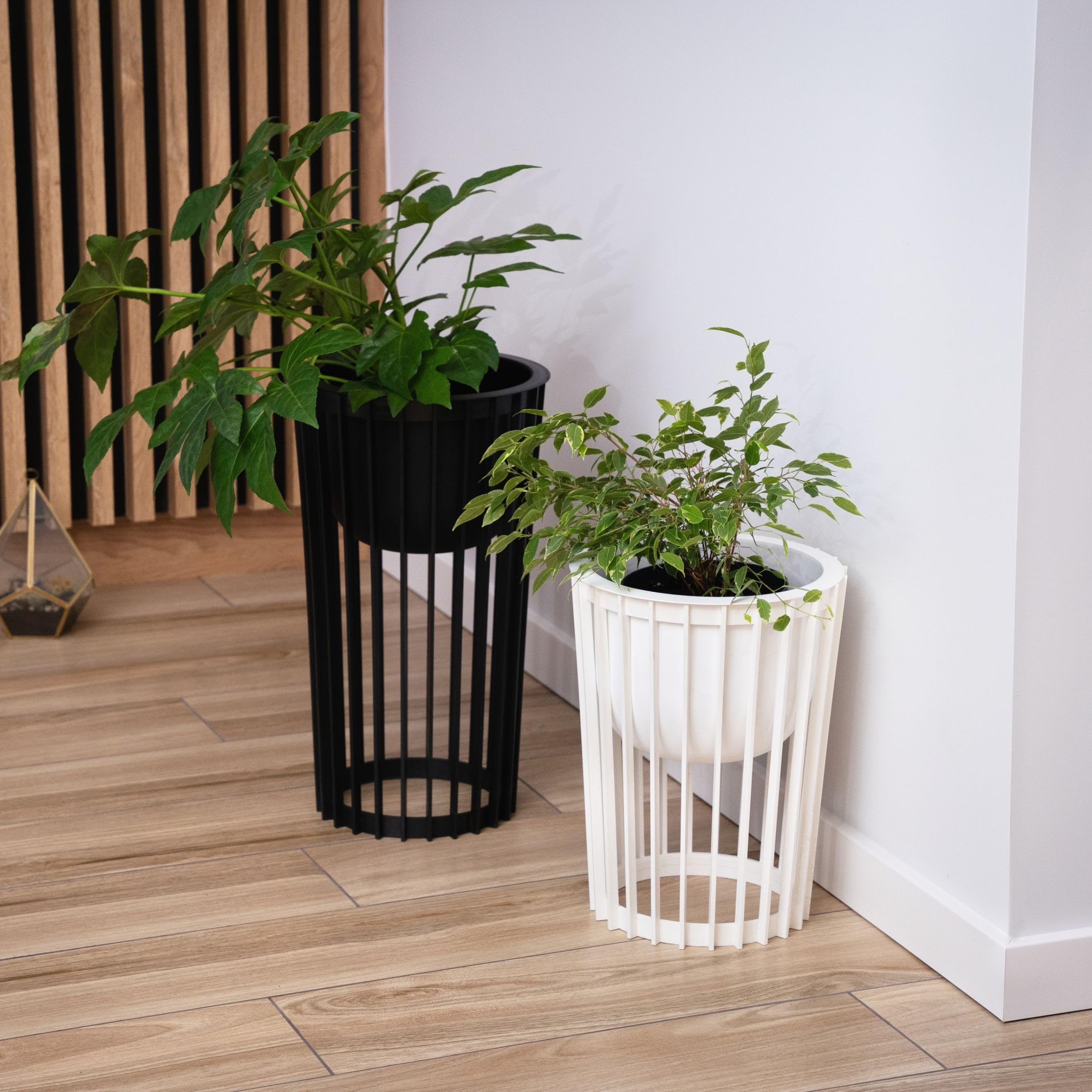 Supporto per fiori Ø 30 cm x H 40 cm | Porta piante in robusto plastica, utilizzabile su entrambi i lati | Fioriera per interni ed esterni | Tavolo per piante moderno e pratico | Bianco