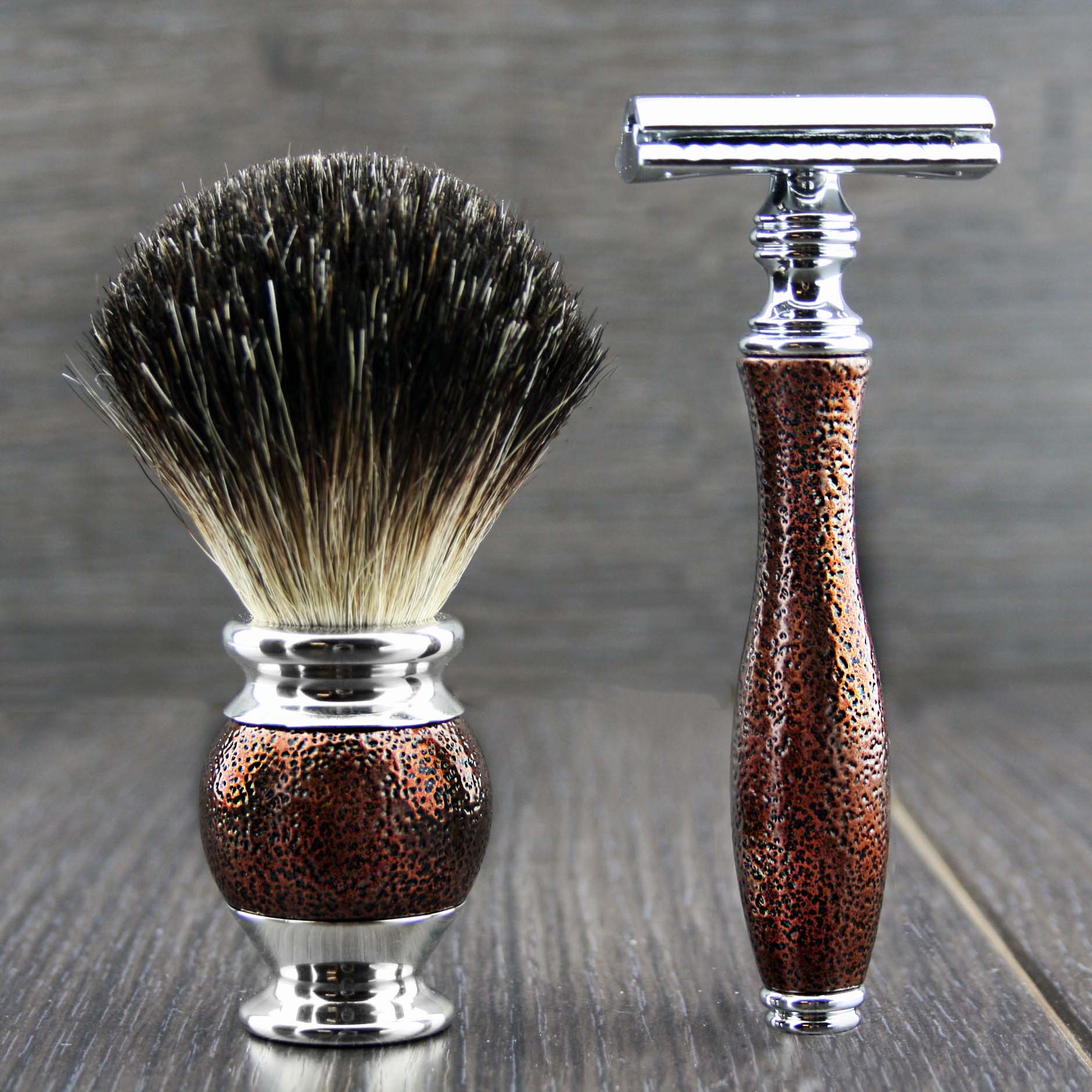 Haryali London, Set rasatura uomo completo – Kit rasatura a umido tradizionale con rasoio a doppia lama, pennello da barba in tasso nero e supporto elegante per accessori barba