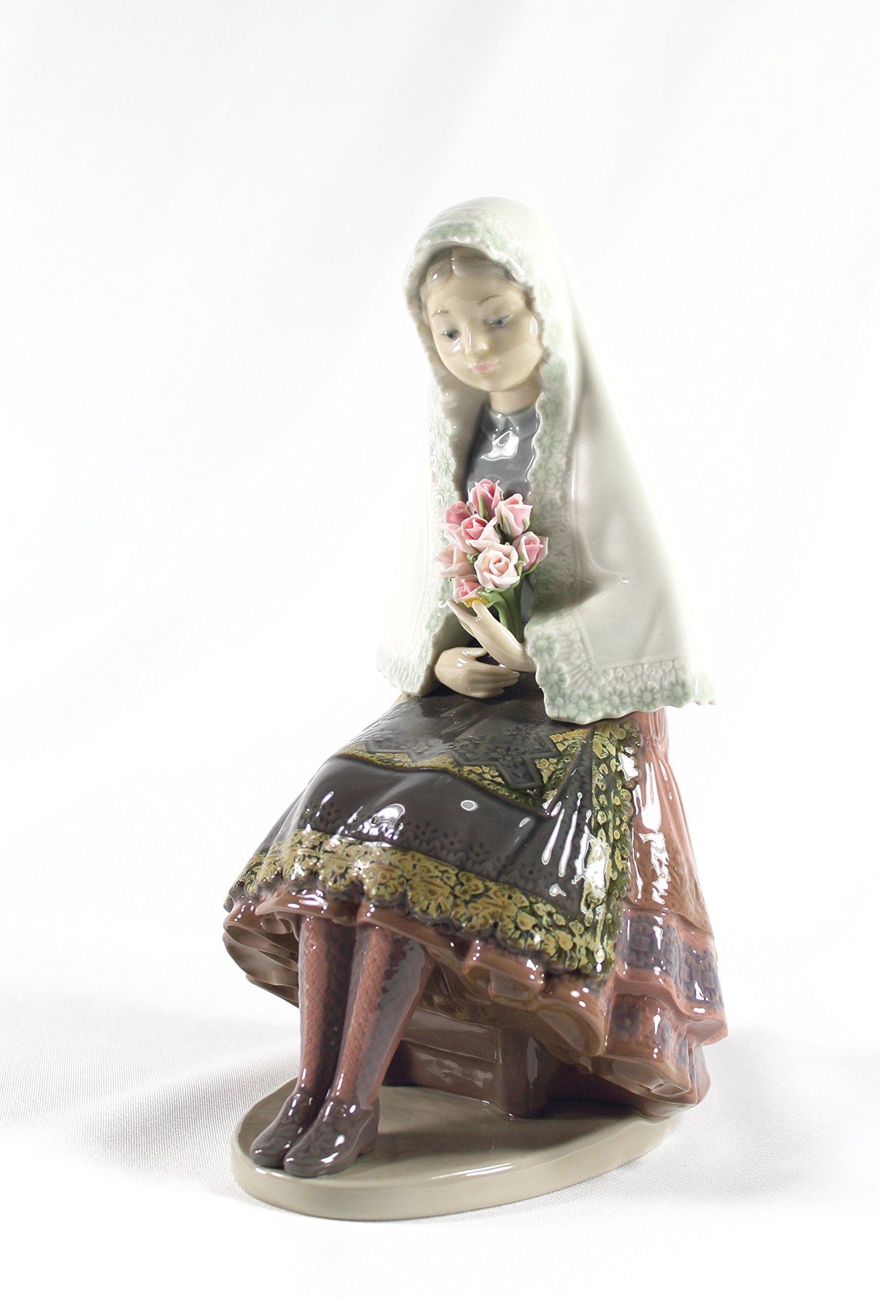 完売！バラ&少女 置物 Amazon.co.jp: Lladro バラを抱いて座っている少女 コレクション